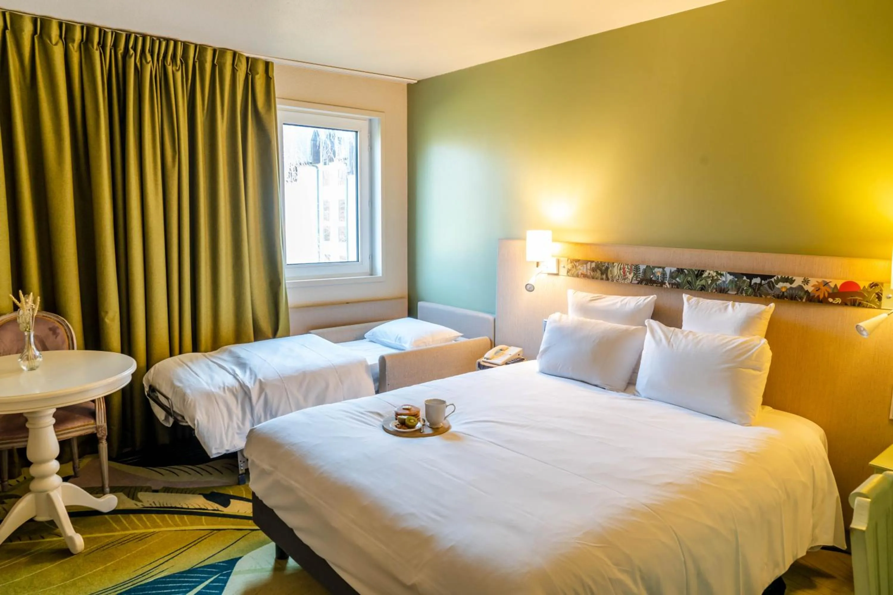 Photo of the whole room, Bed in Hotel Mercure Parc du Coudray - Barbizon