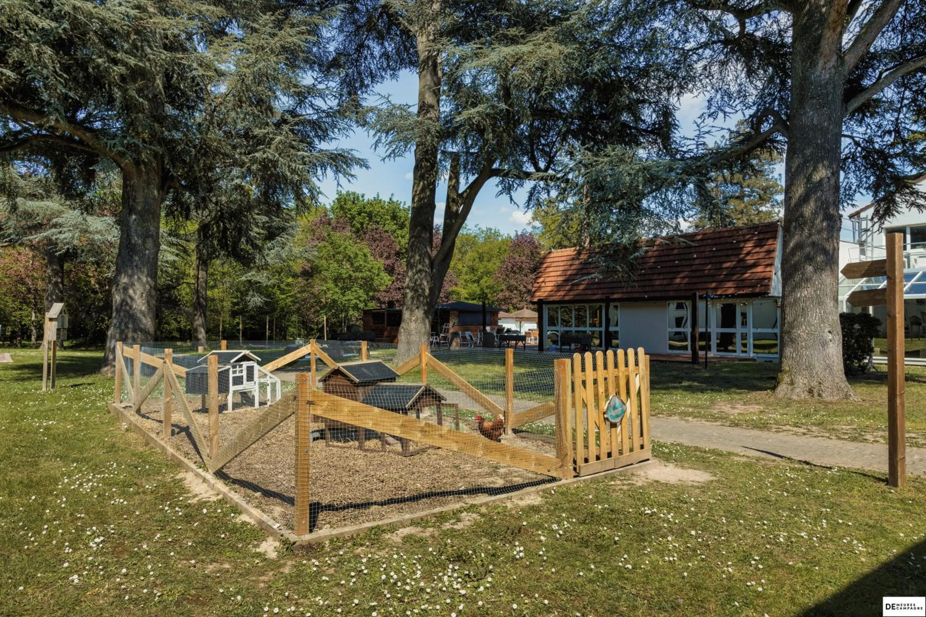 Pets in Hotel Mercure Parc du Coudray - Barbizon