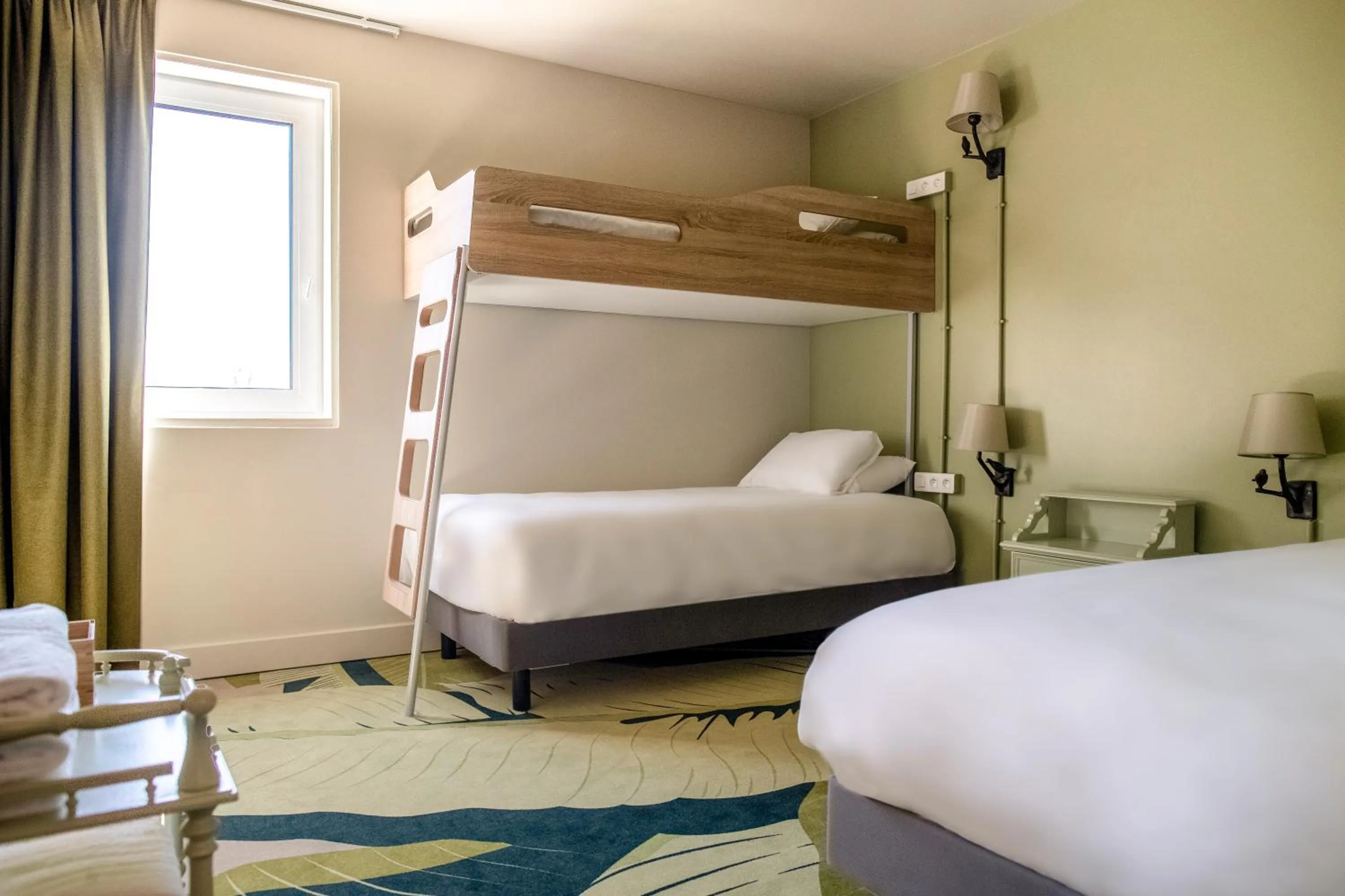 Bedroom, Bed in Hotel Mercure Parc du Coudray - Barbizon