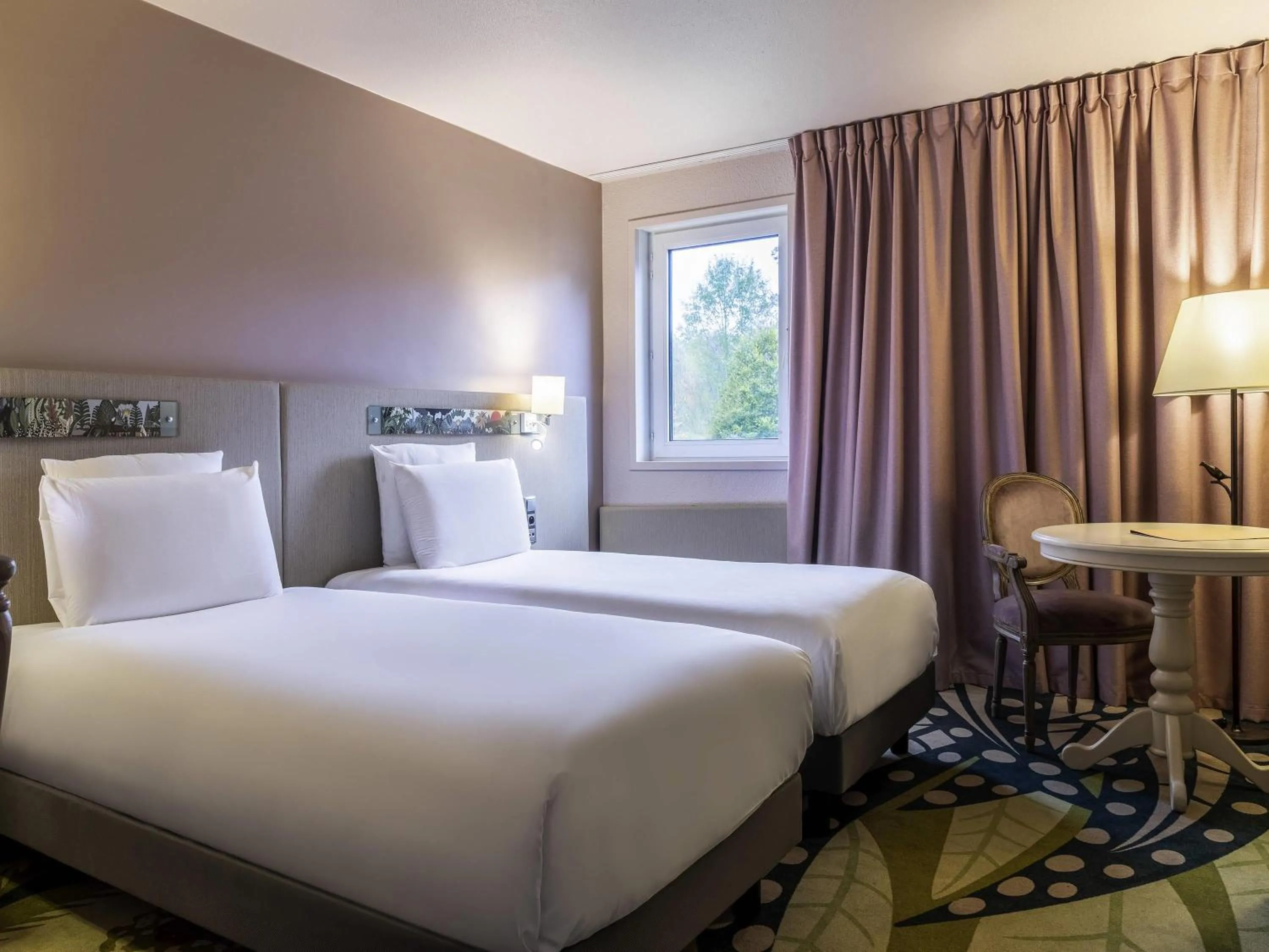 Bedroom, Bed in Hotel Mercure Parc du Coudray - Barbizon