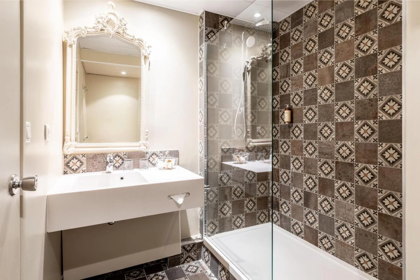 Bathroom in Hotel Mercure Parc du Coudray - Barbizon