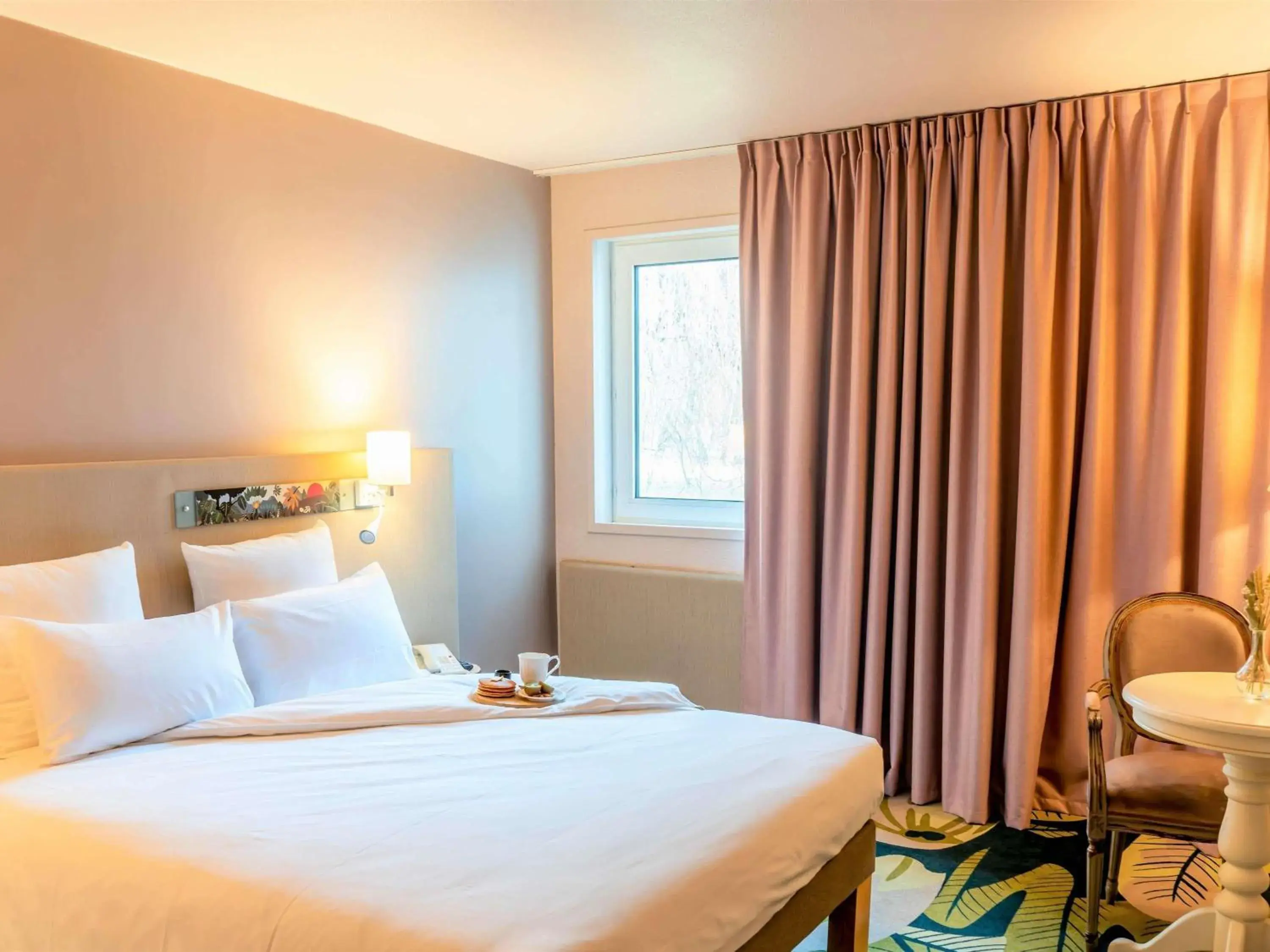 Classic Double Room in Hotel Mercure Parc du Coudray - Barbizon Classic Double Room in Hotel Mercure Parc du Coudray - Barbizon