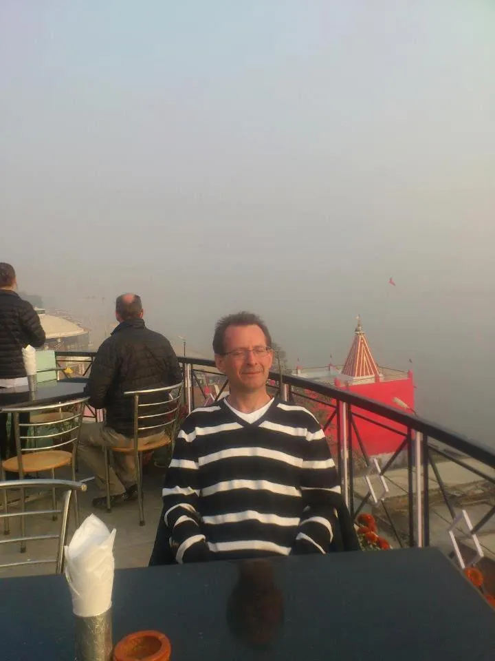 Restaurant/places to eat in Rahul Guest House