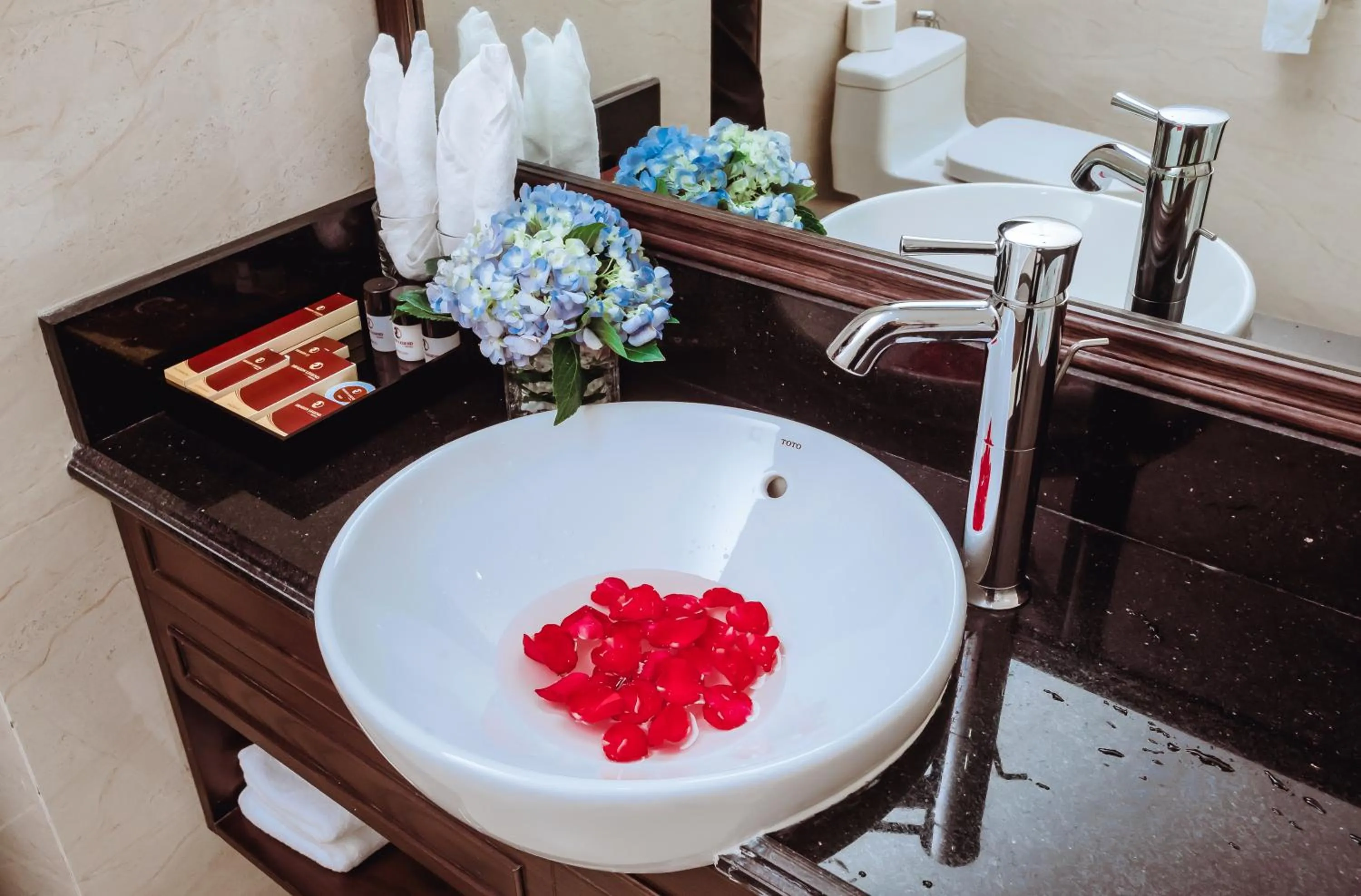 Bathroom in Dragon Legend Hotel