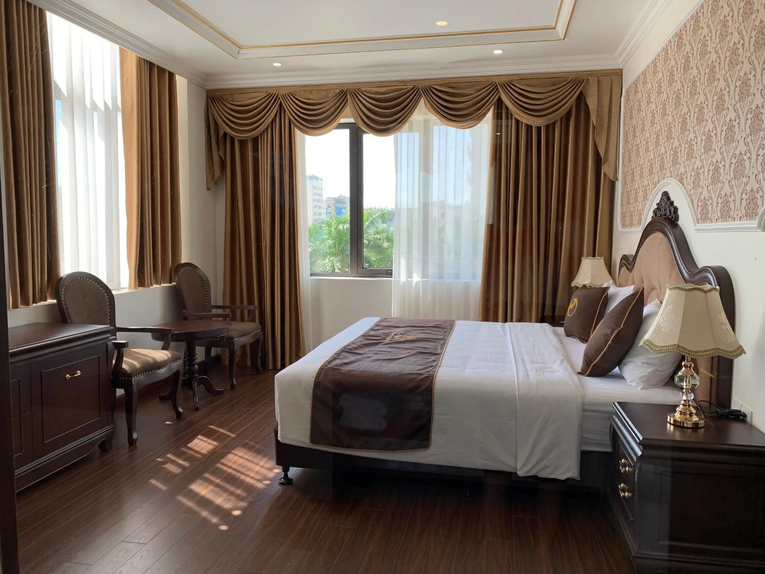 Photo of the whole room, Bed in Dragon Legend Hotel