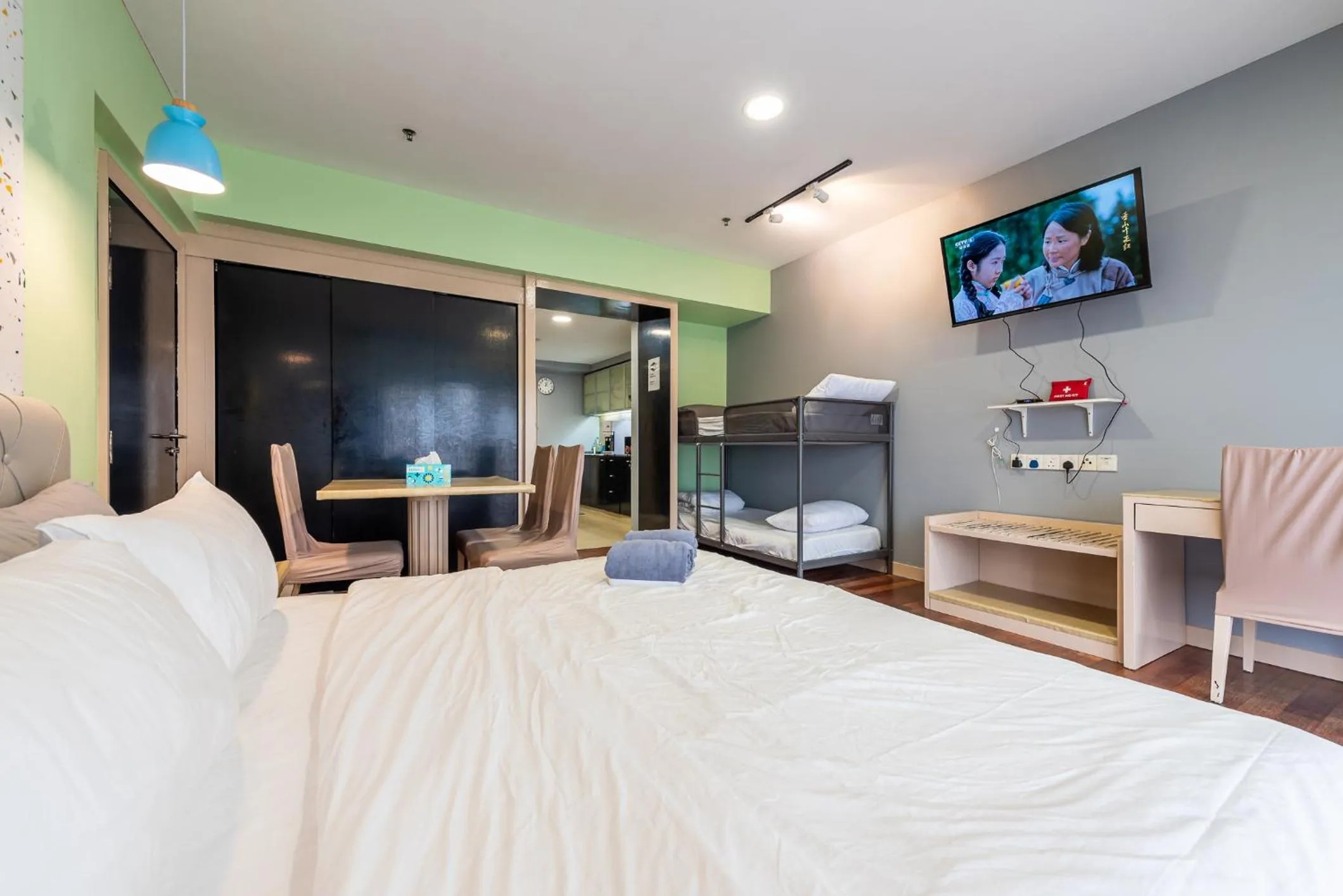 Bed in Resort Suites Pyramid & Lagoon