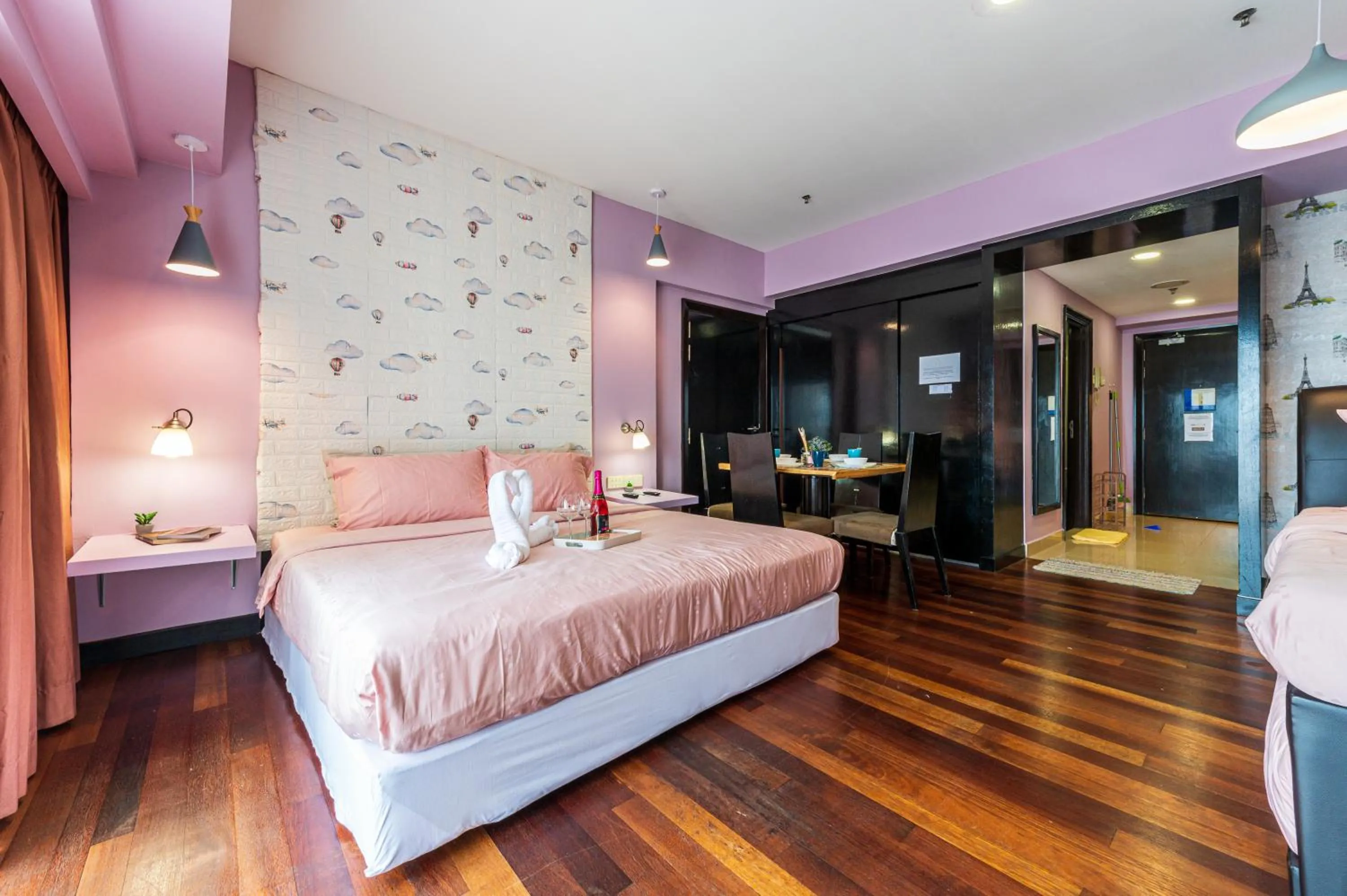 Bed in Resort Suites Pyramid & Lagoon