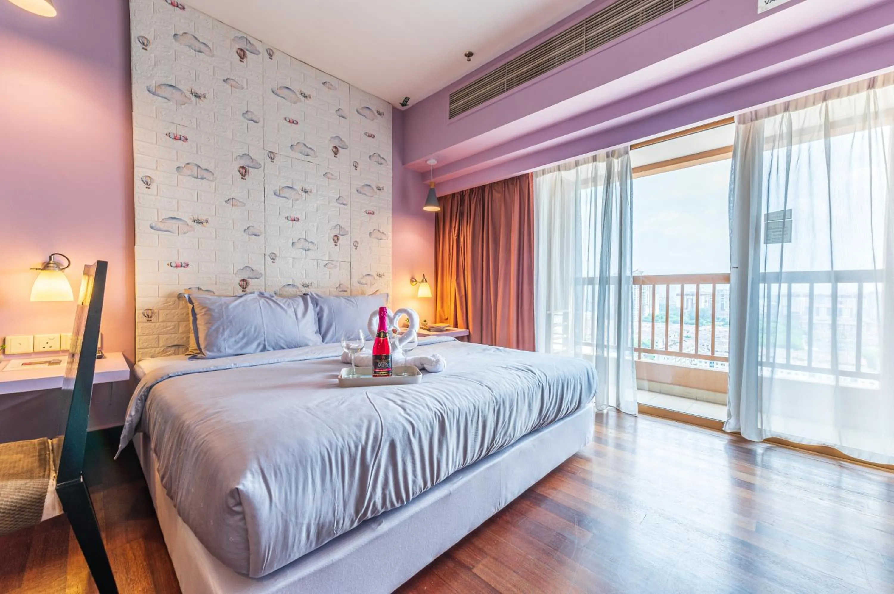 Bed in Resort Suites Pyramid & Lagoon