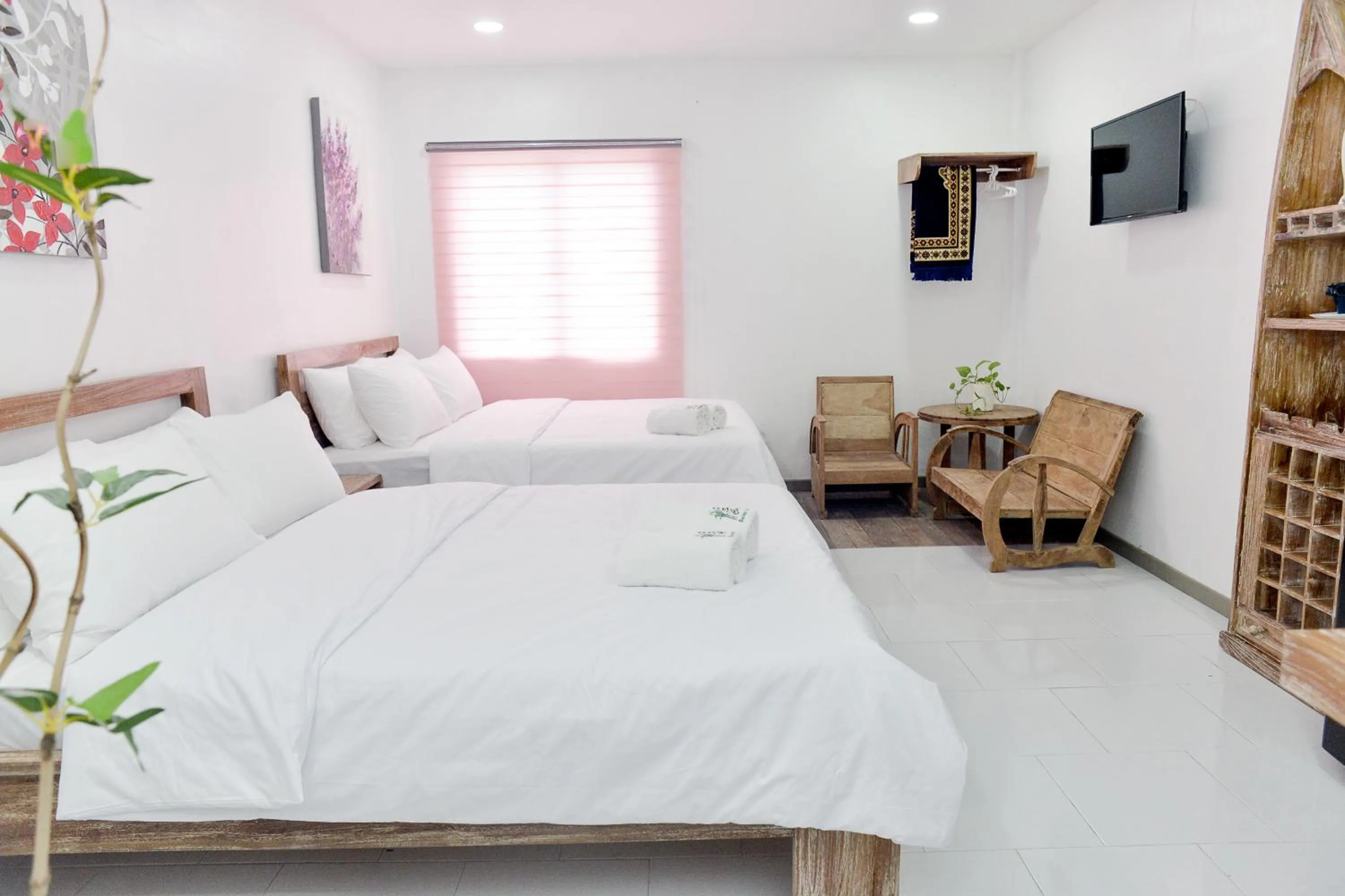 Bed in The Serai Cottage Downtown Hotel