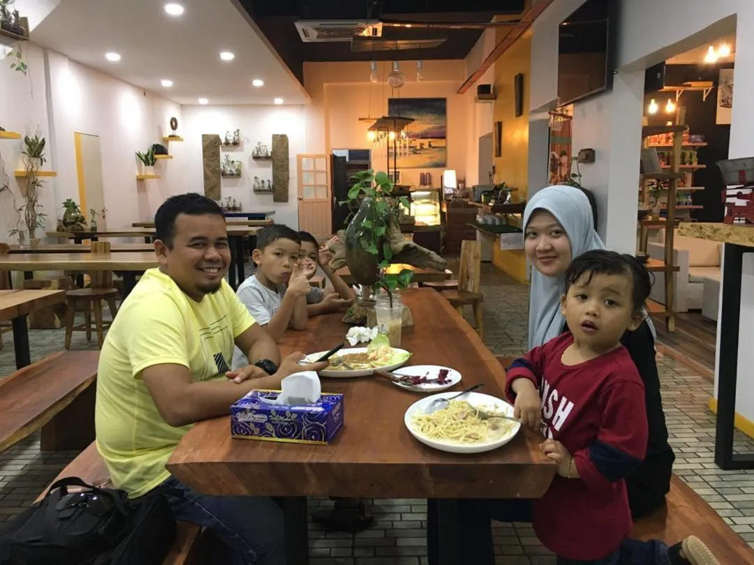 Food and drinks in The Serai Cottage Downtown Hotel