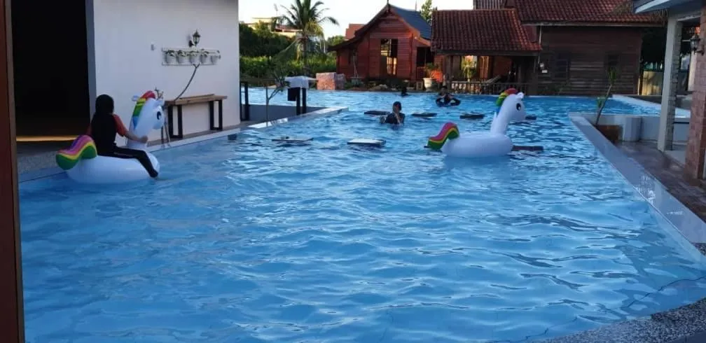 People in The Serai Cottage Downtown Hotel