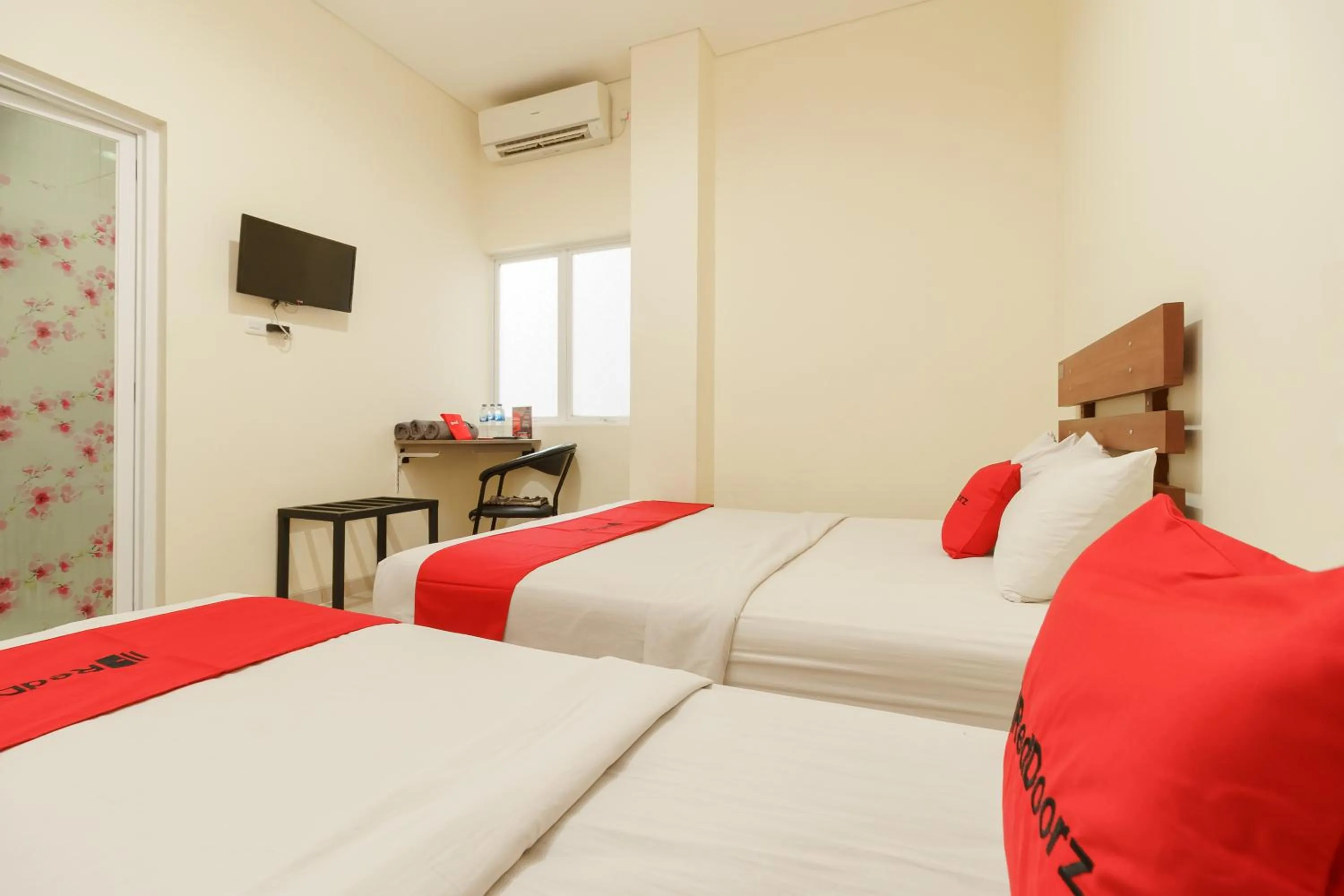 Bed in RedDoorz Syariah near Jembatan Siti Nurbaya Padang