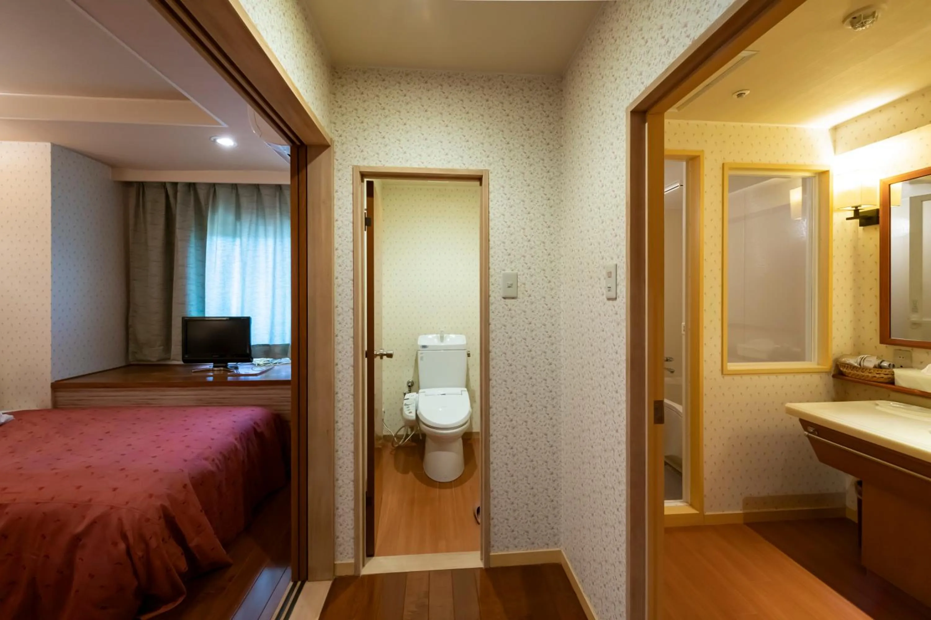 Shower, Bed in Kinugawa Grand Hotel Yumenotoki