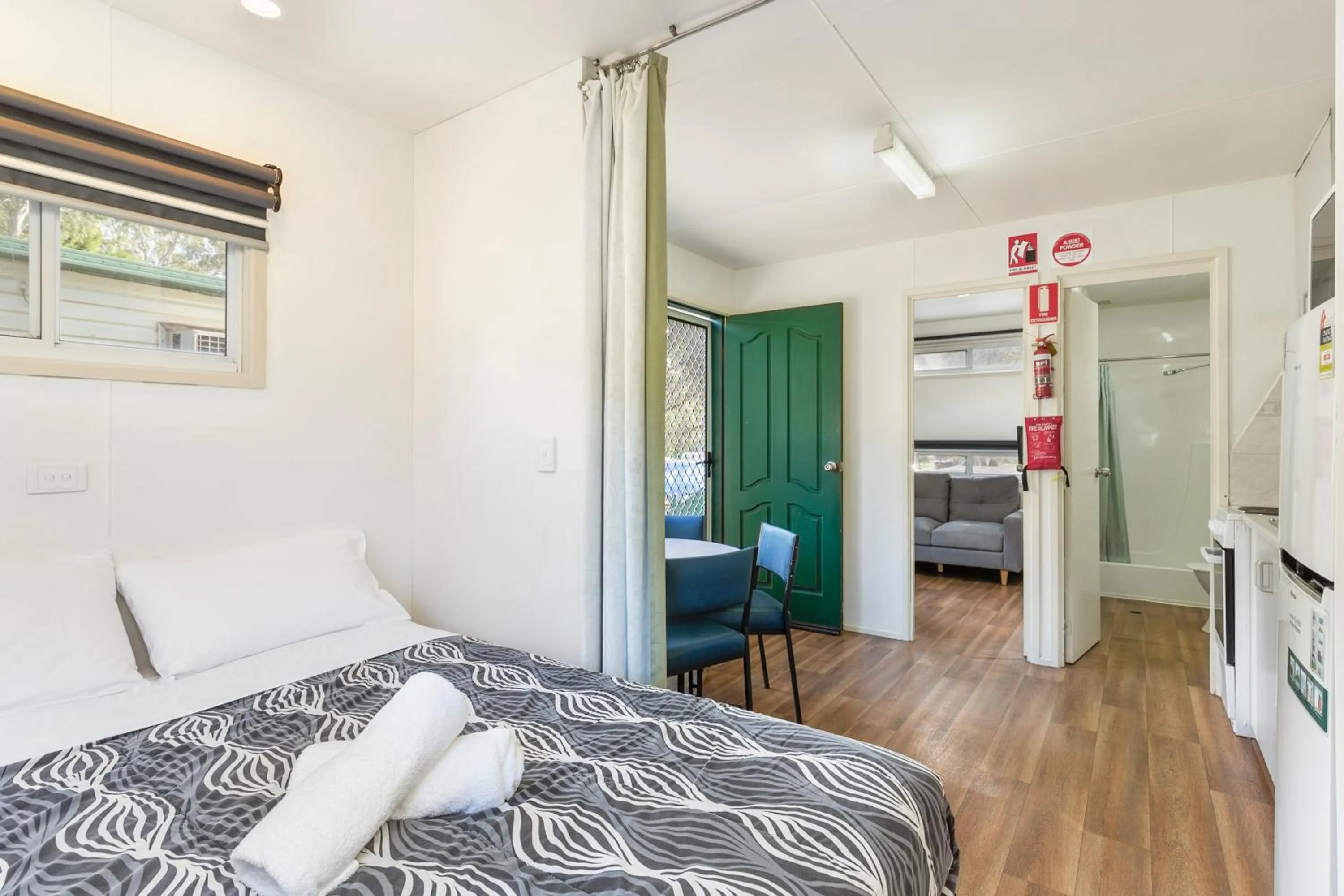 Kitchen or kitchenette, Bed in Gawler Caravan Park