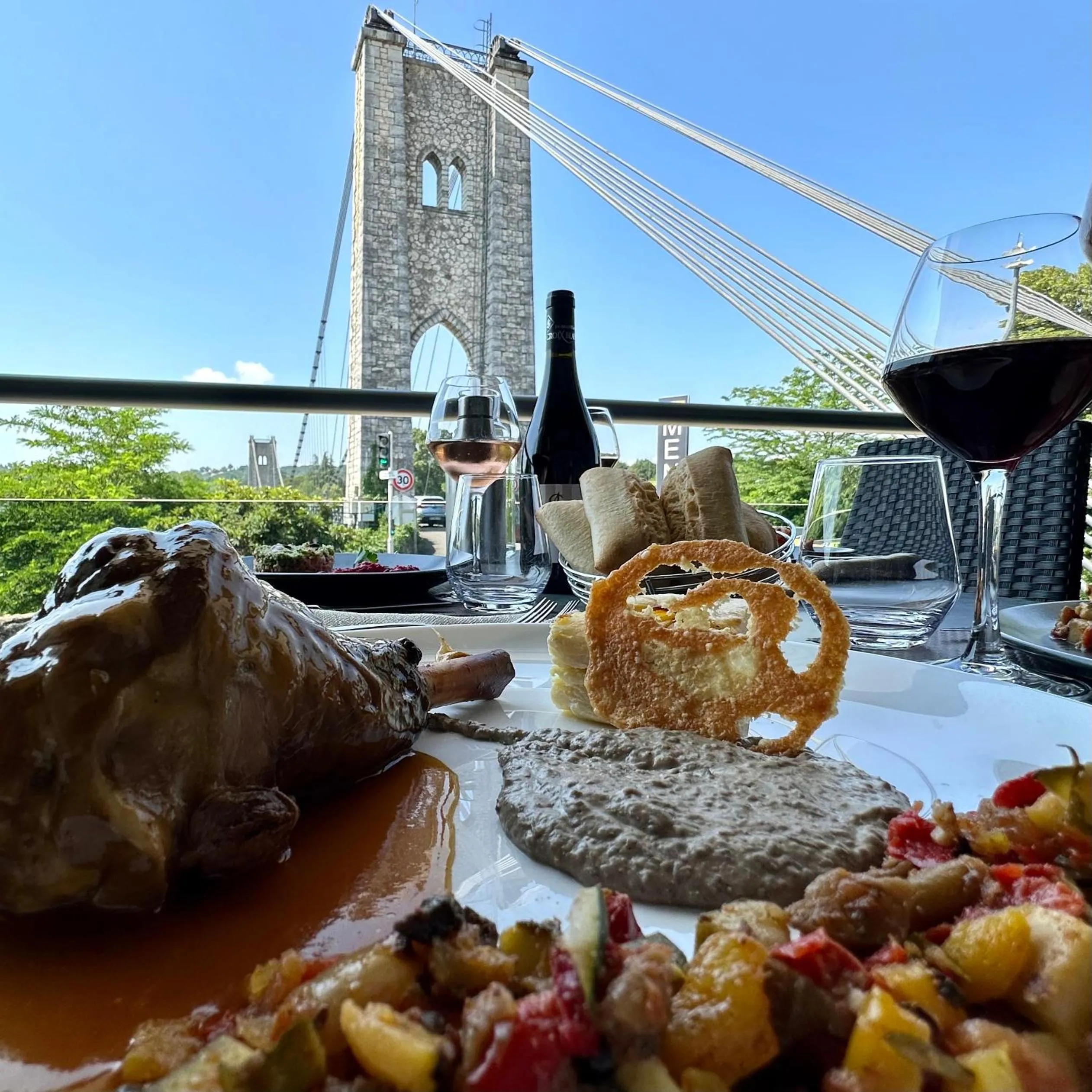 Food and drinks in Logis Hôtel Restaurant Bellevue