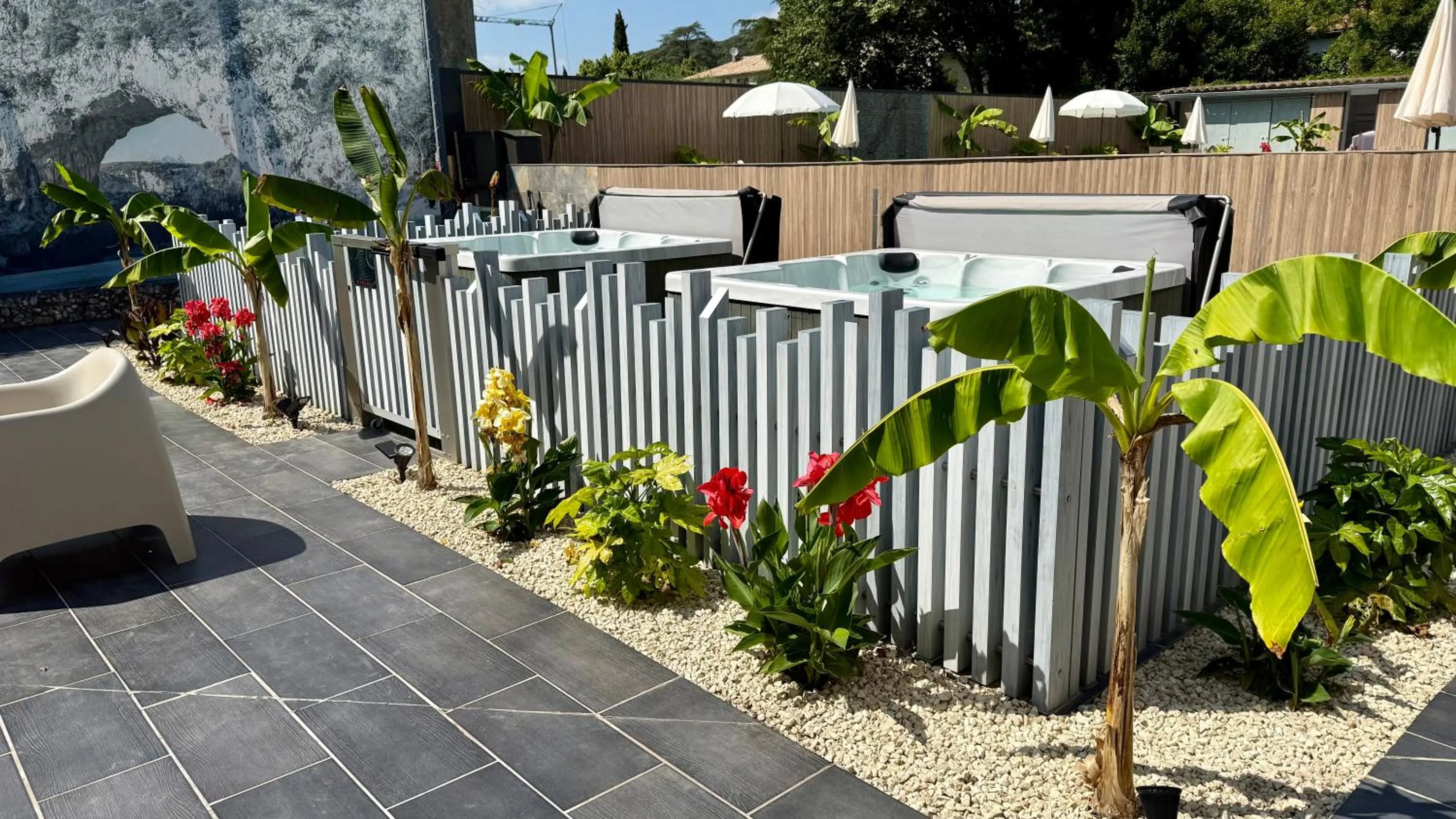 Garden in Logis Hôtel Restaurant Bellevue