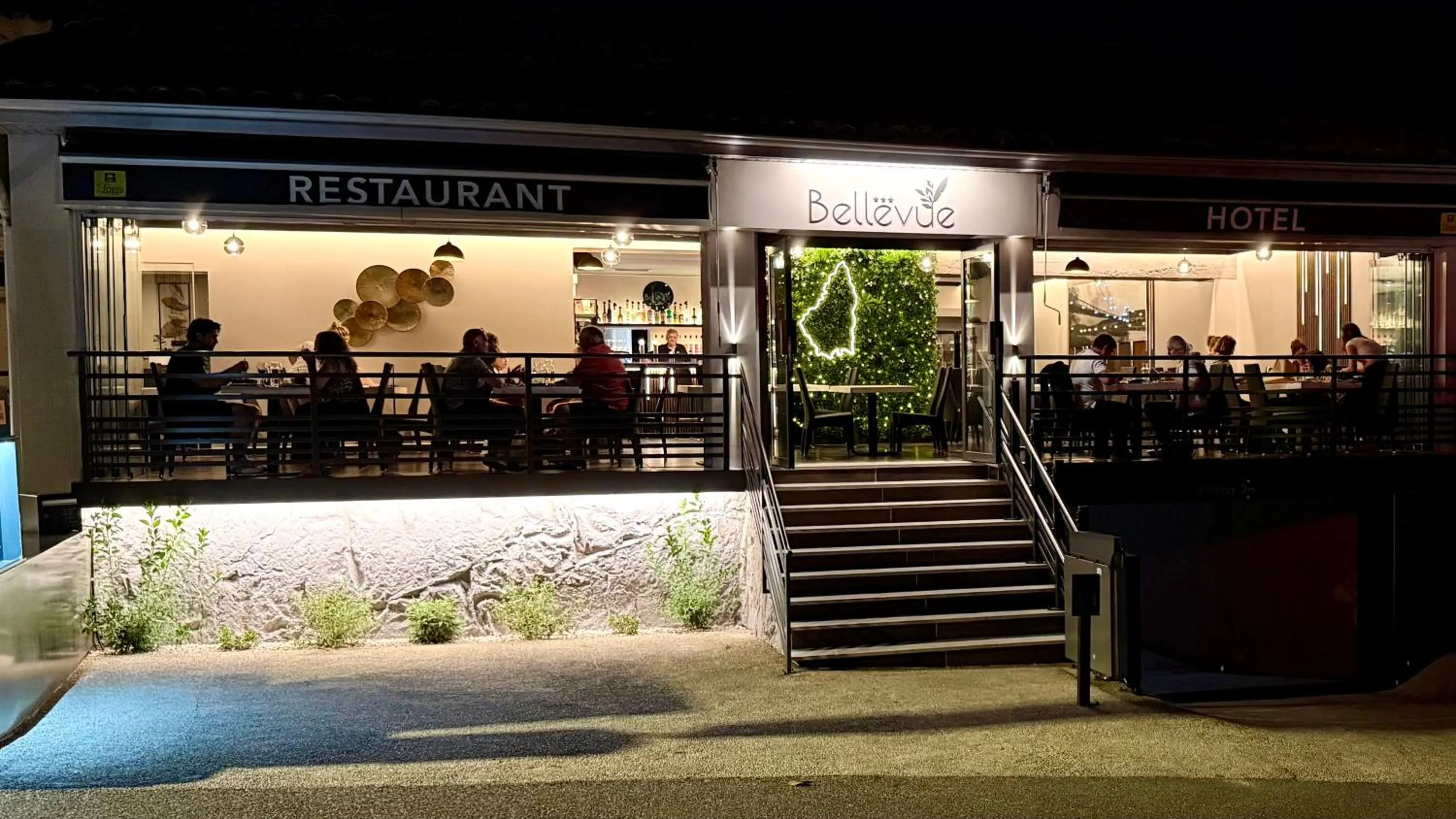 Restaurant/places to eat in Logis Hôtel Restaurant Bellevue