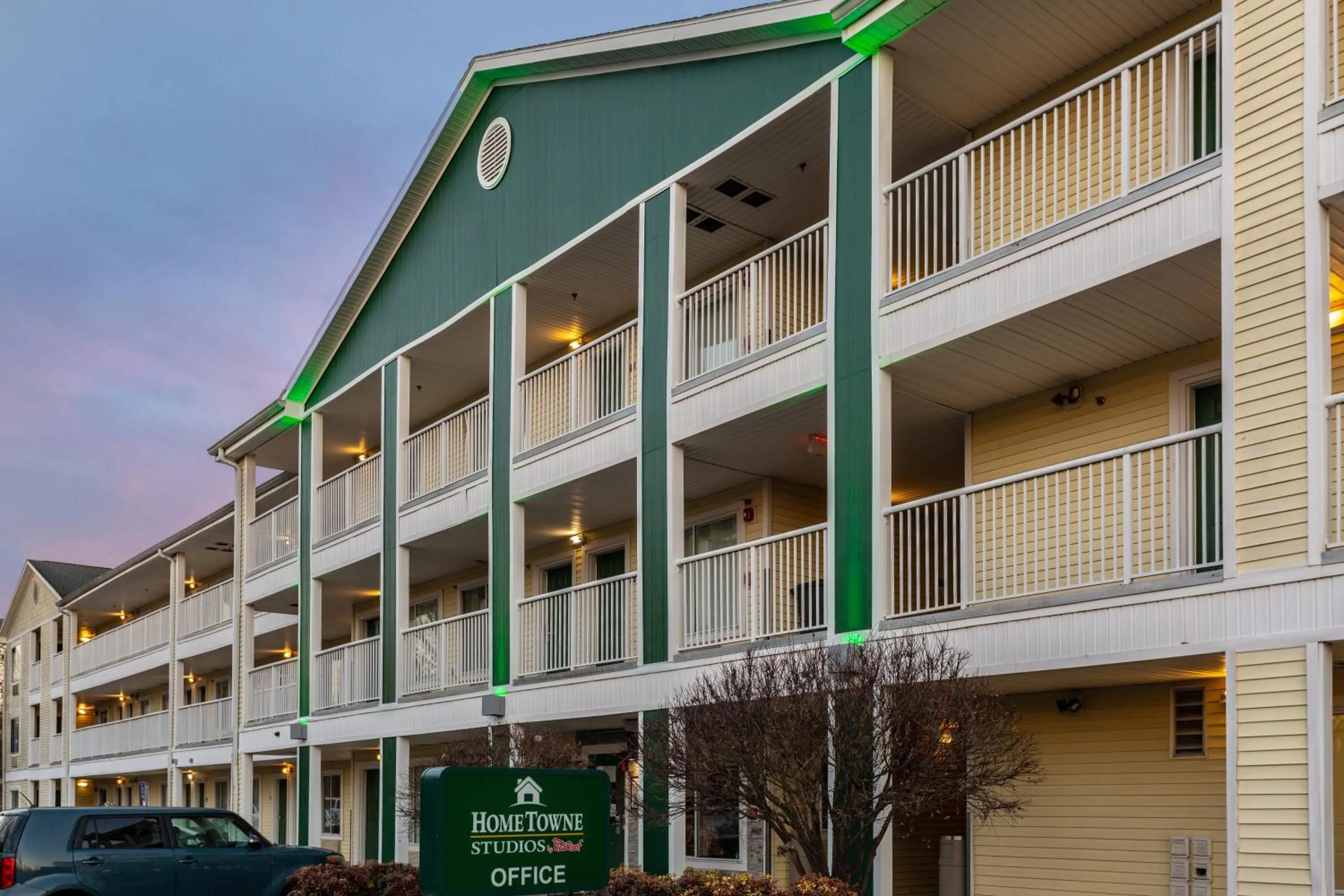 Property Building in HomeTowne Studios by Red Roof Nashville - Airport/Briley Pkwy