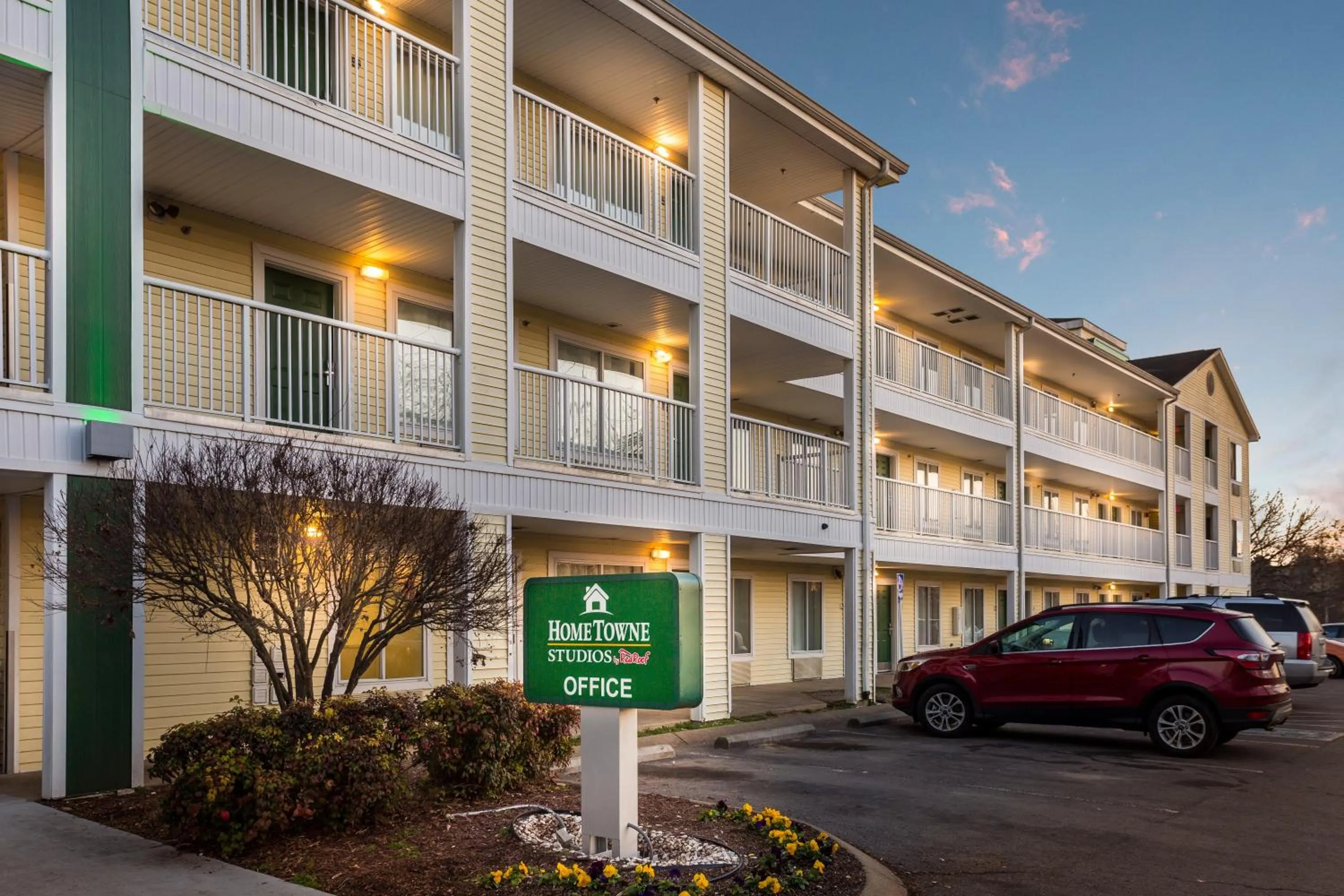 Property Building in HomeTowne Studios by Red Roof Nashville - Airport/Briley Pkwy