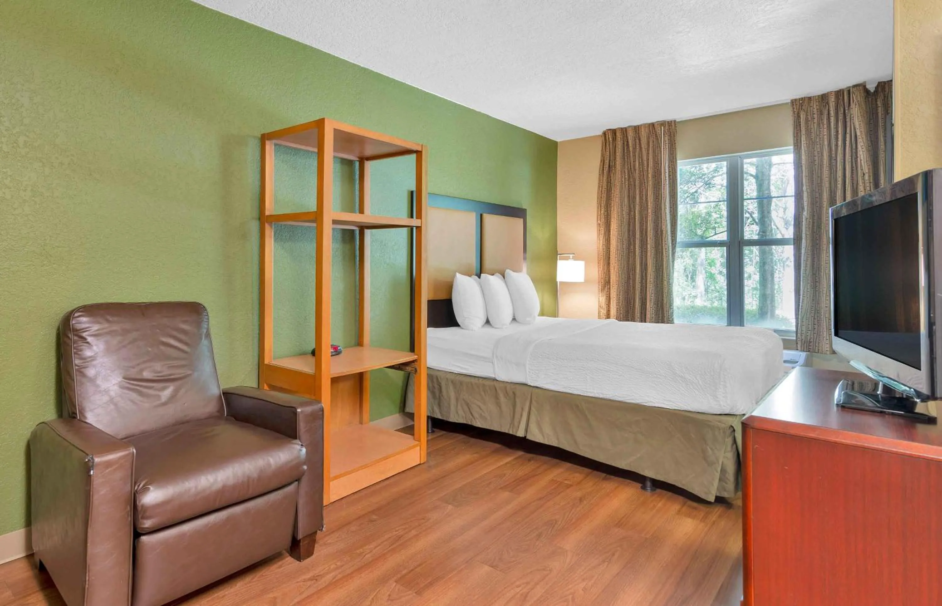Bed in Extended Stay America Suites - Houston - Med Ctr - NRG Park - Braeswood Blvd