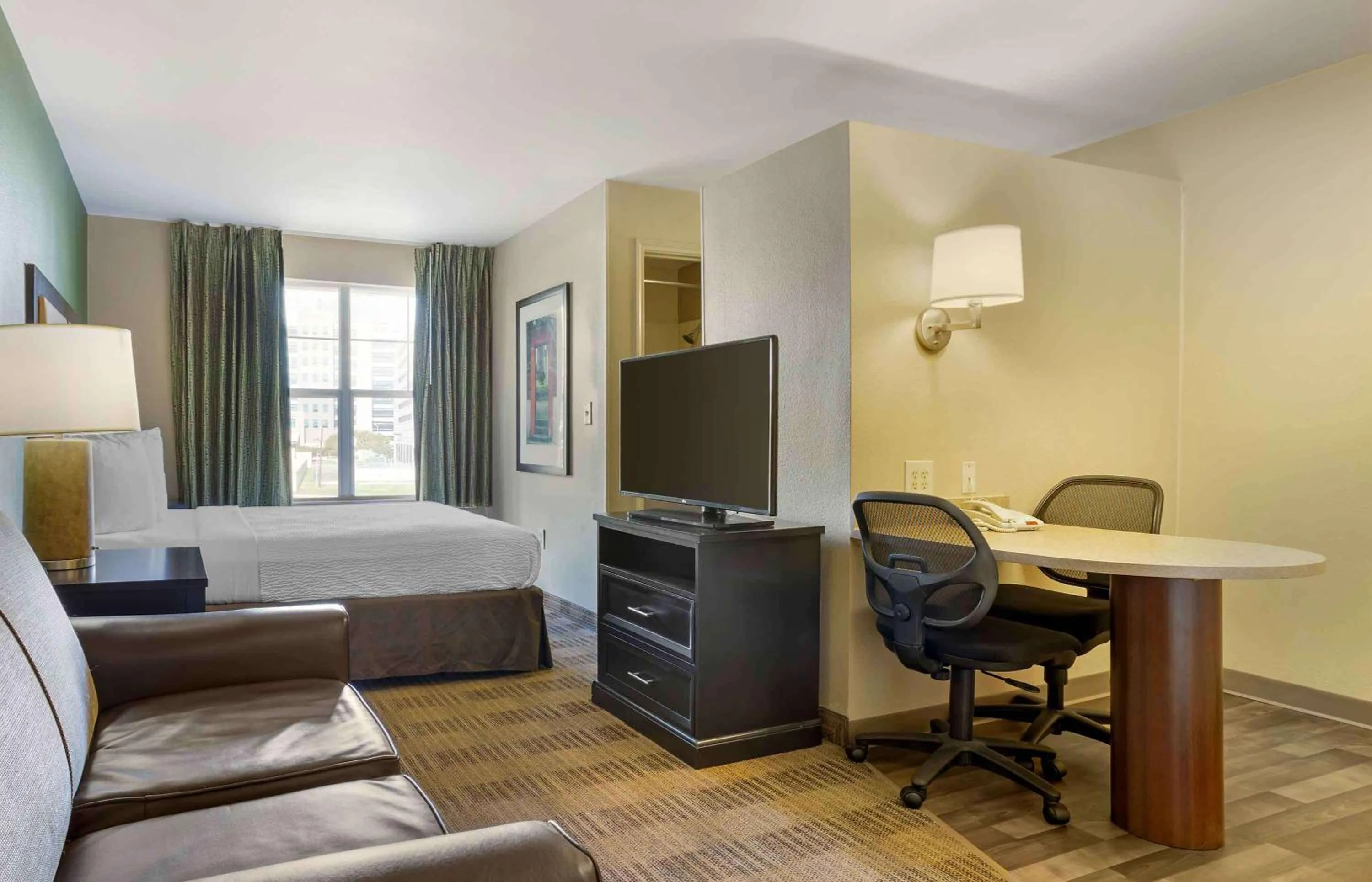 Bedroom, Bed in Extended Stay America Suites - Houston - Med Ctr - NRG Park - Braeswood Blvd