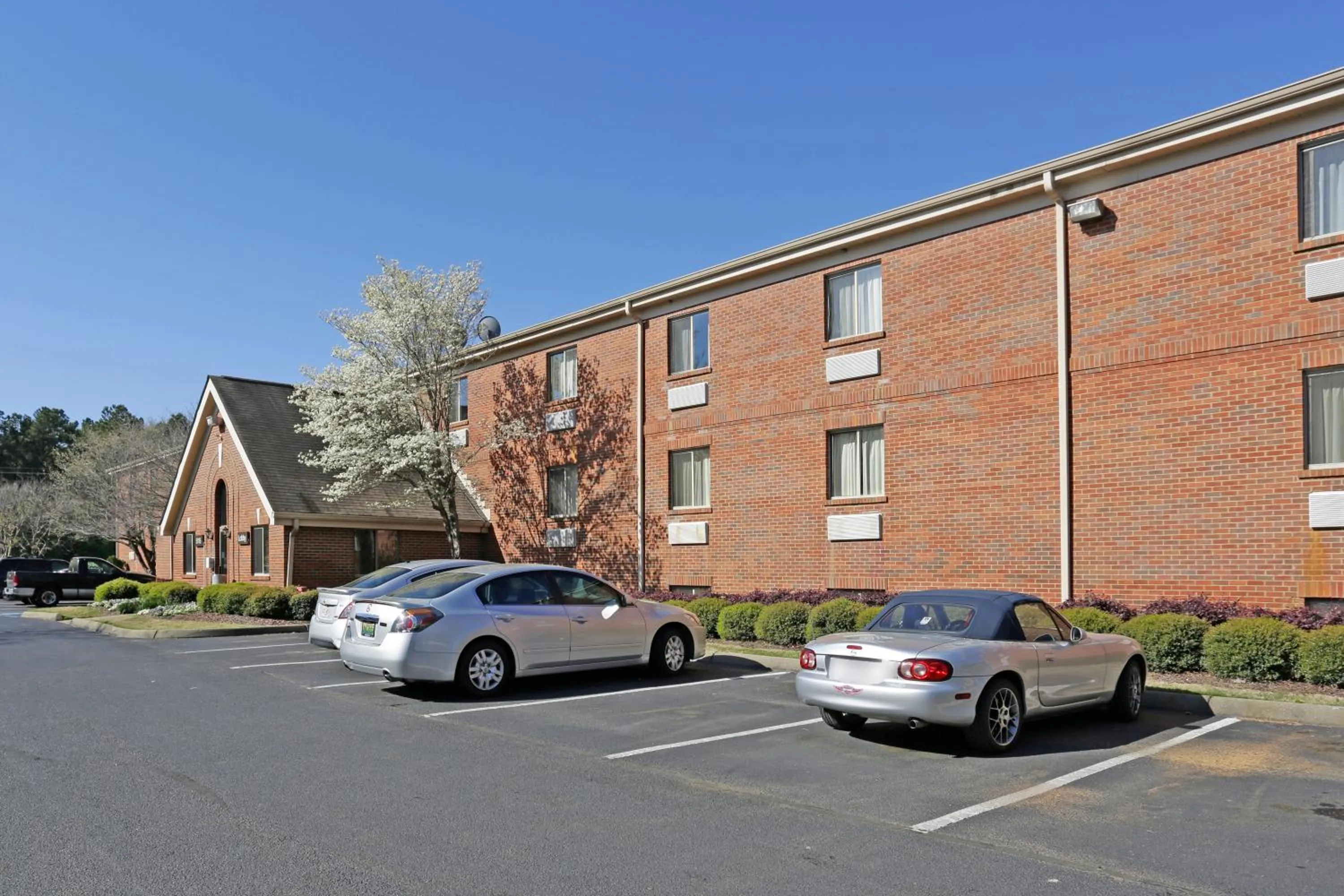 Property building in Suburban Studios Montgomery East I-85