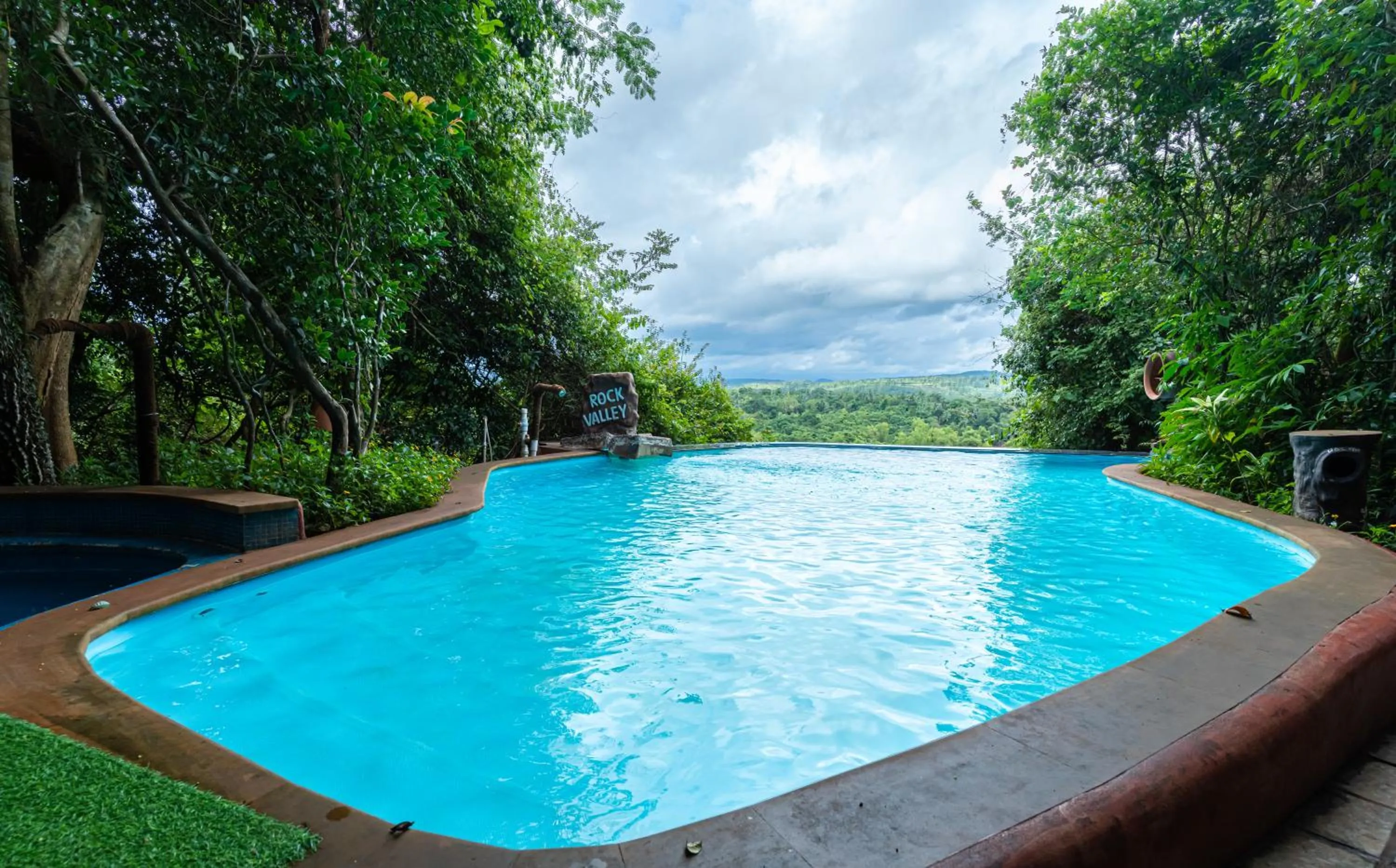 Swimming pool in Treebo Rock Valley