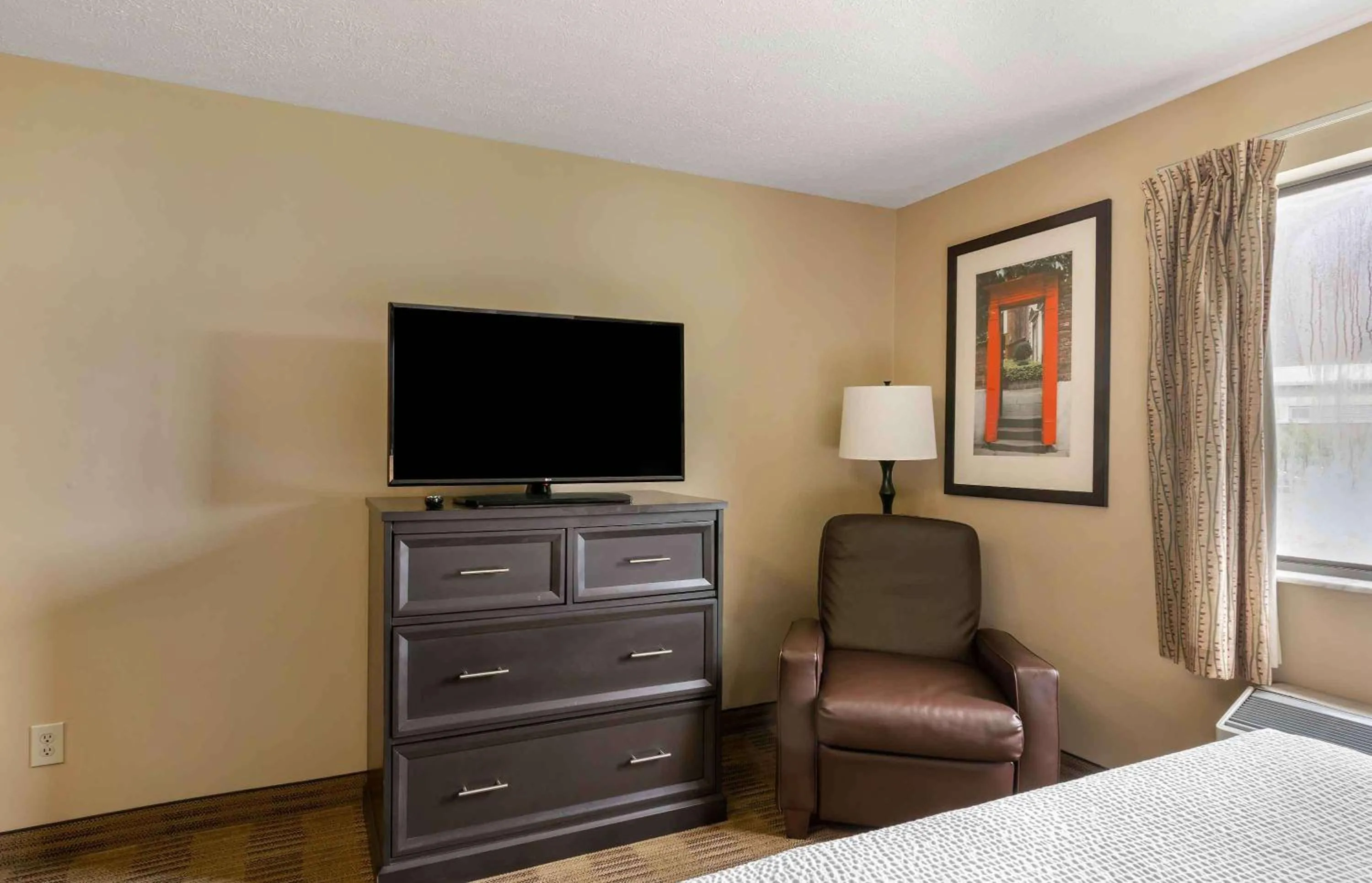 Bedroom, Bed in Extended Stay America Select Suites - Atlanta - Kennesaw Chastain Rd