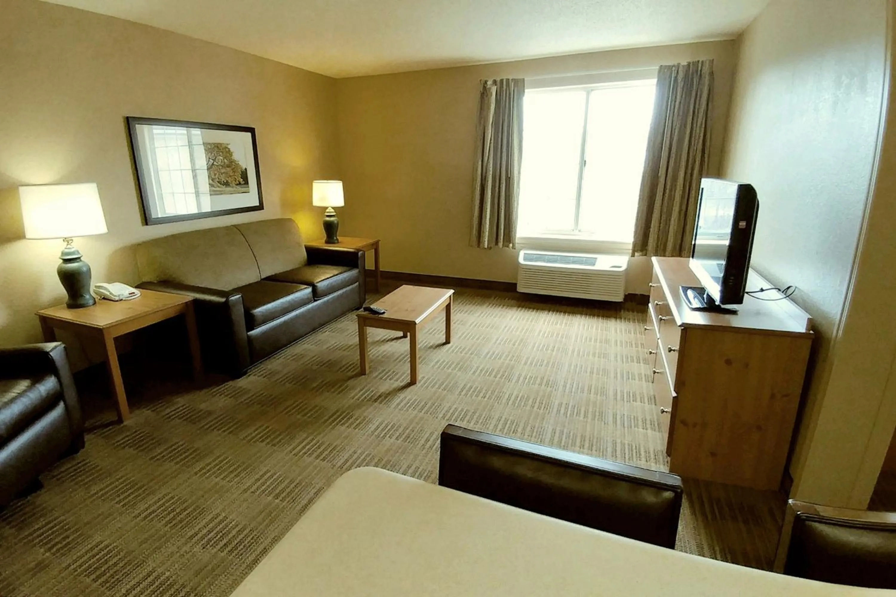 Living room, Bed in Extended Stay America Suites - Atlanta - Marietta - Powers Ferry Rd