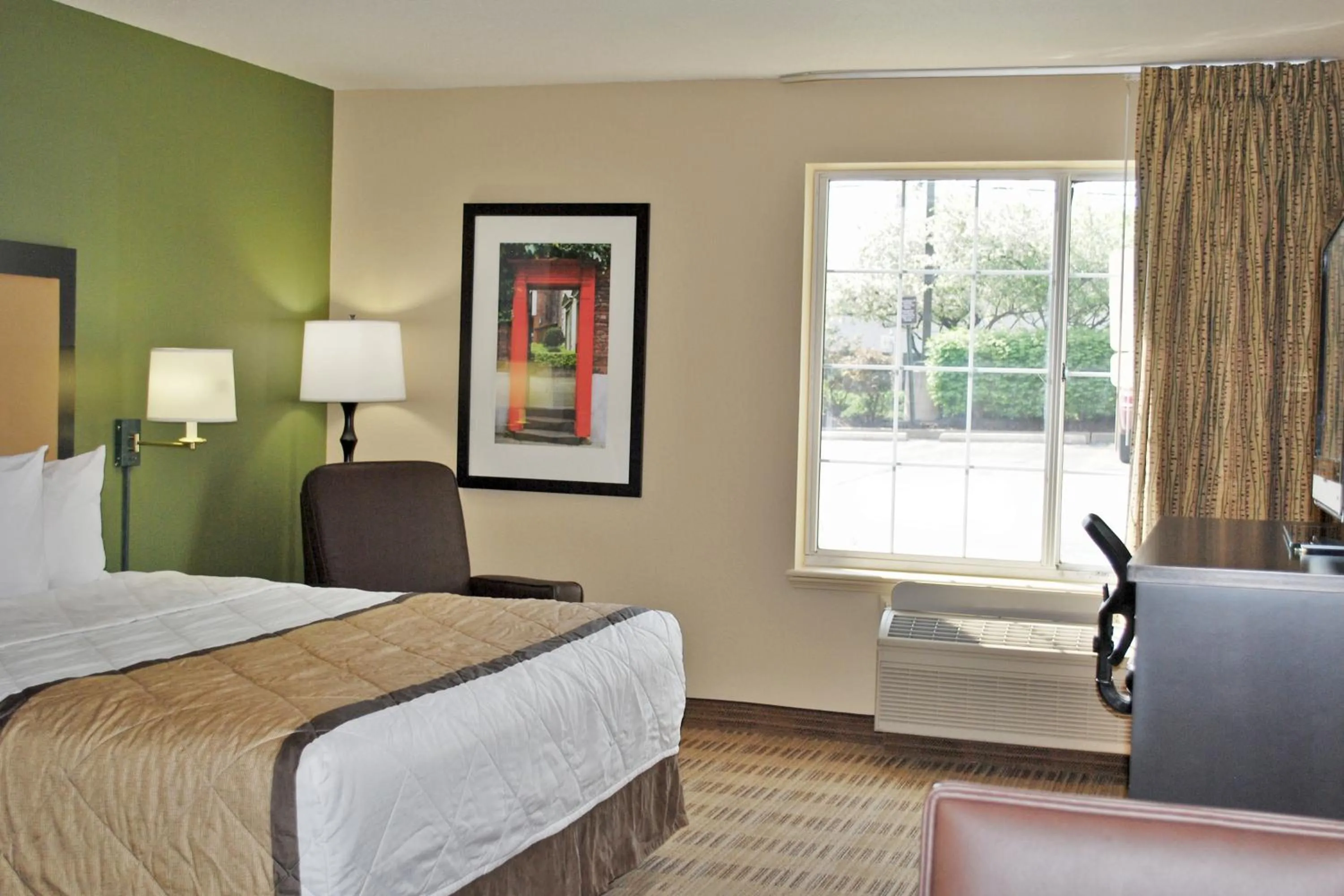 Bed in Extended Stay America Suites - Atlanta - Marietta - Powers Ferry Rd