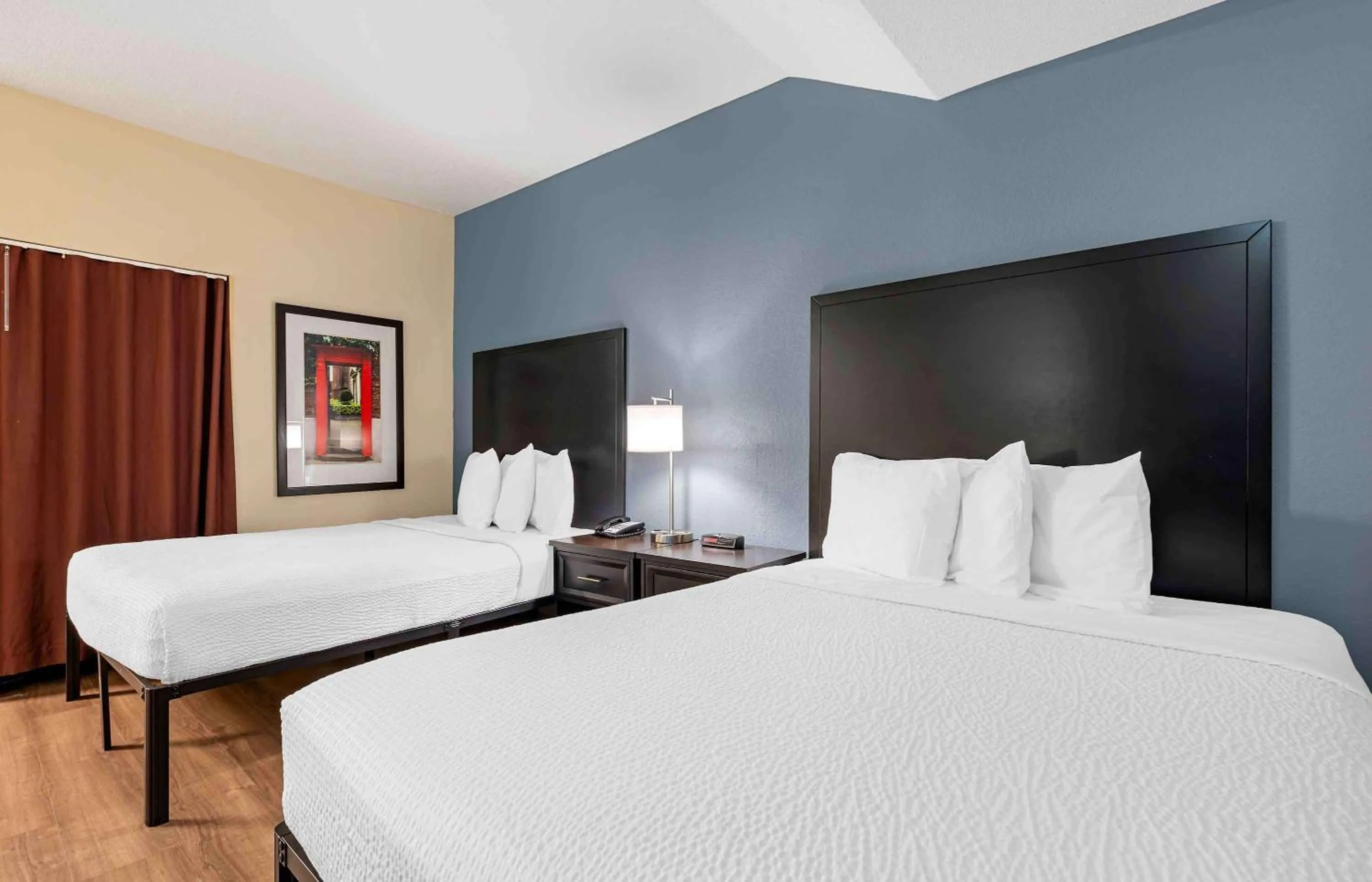 Bedroom, Bed in Extended Stay America Suites - Cincinnati - Blue Ash - Reed Hartman