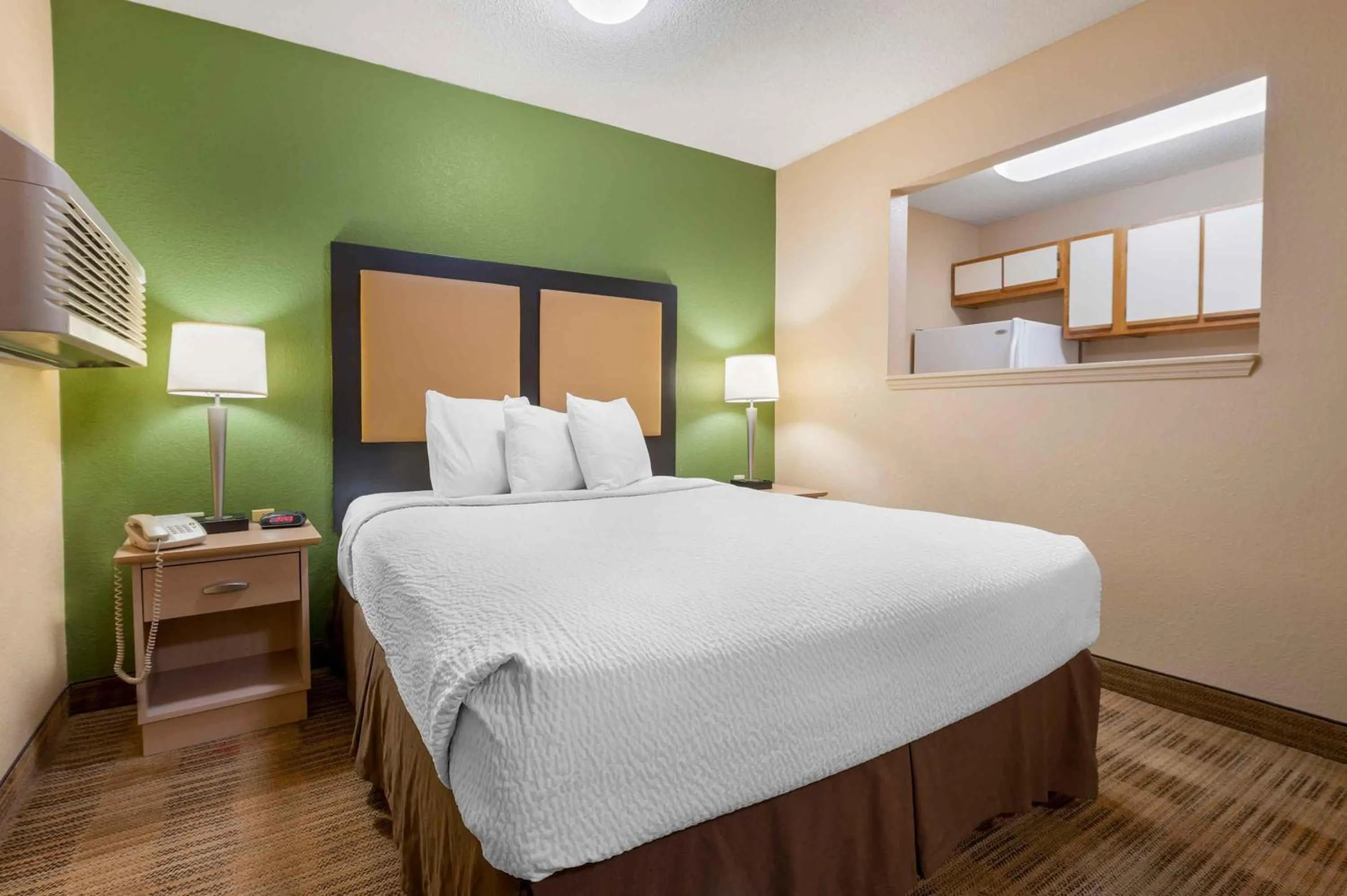 Bedroom, Bed in Extended Stay America Suites - Houston - Westchase - Westheimer