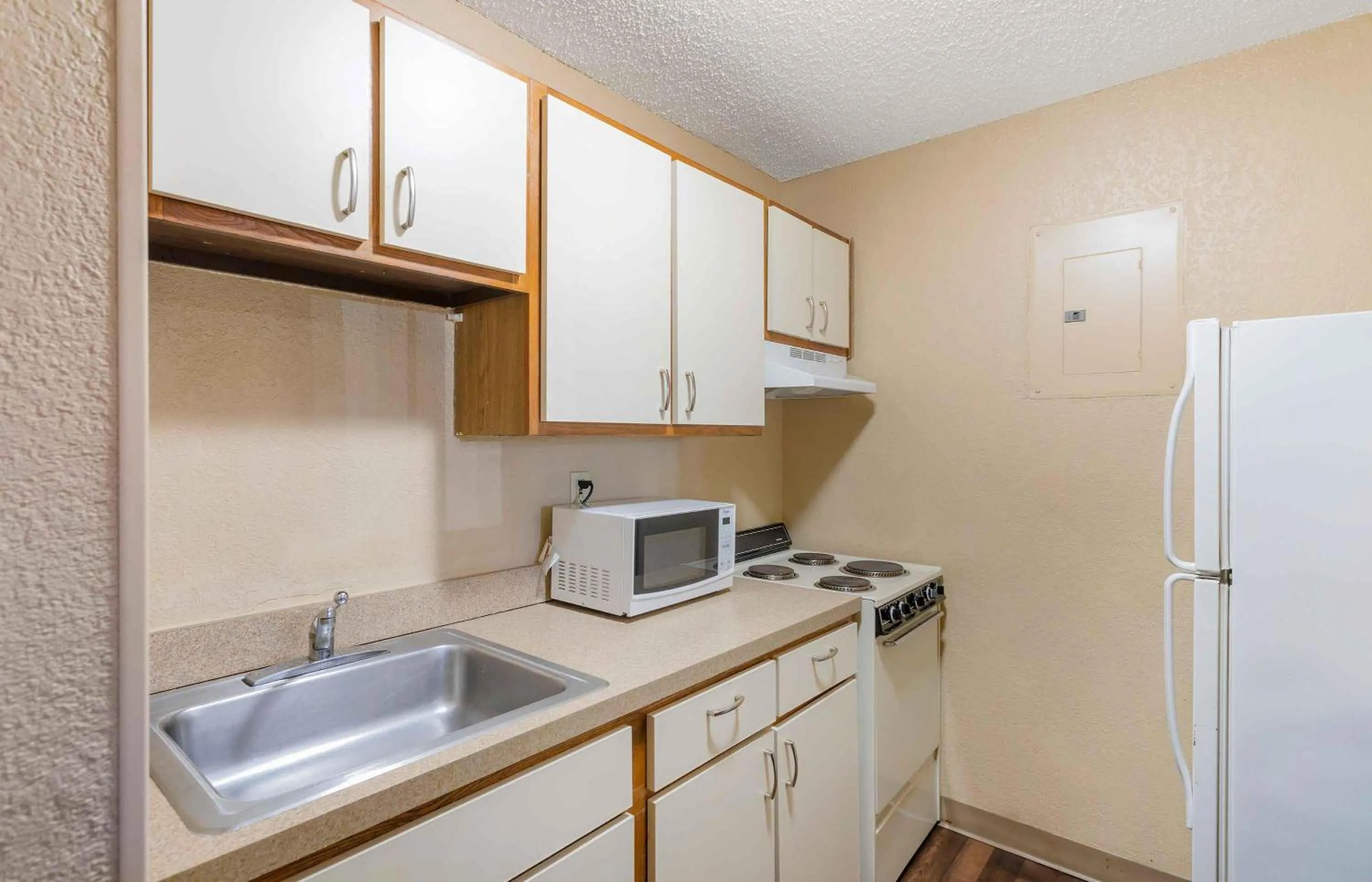 Kitchen or kitchenette in Extended Stay America Suites - Houston - Westchase - Westheimer