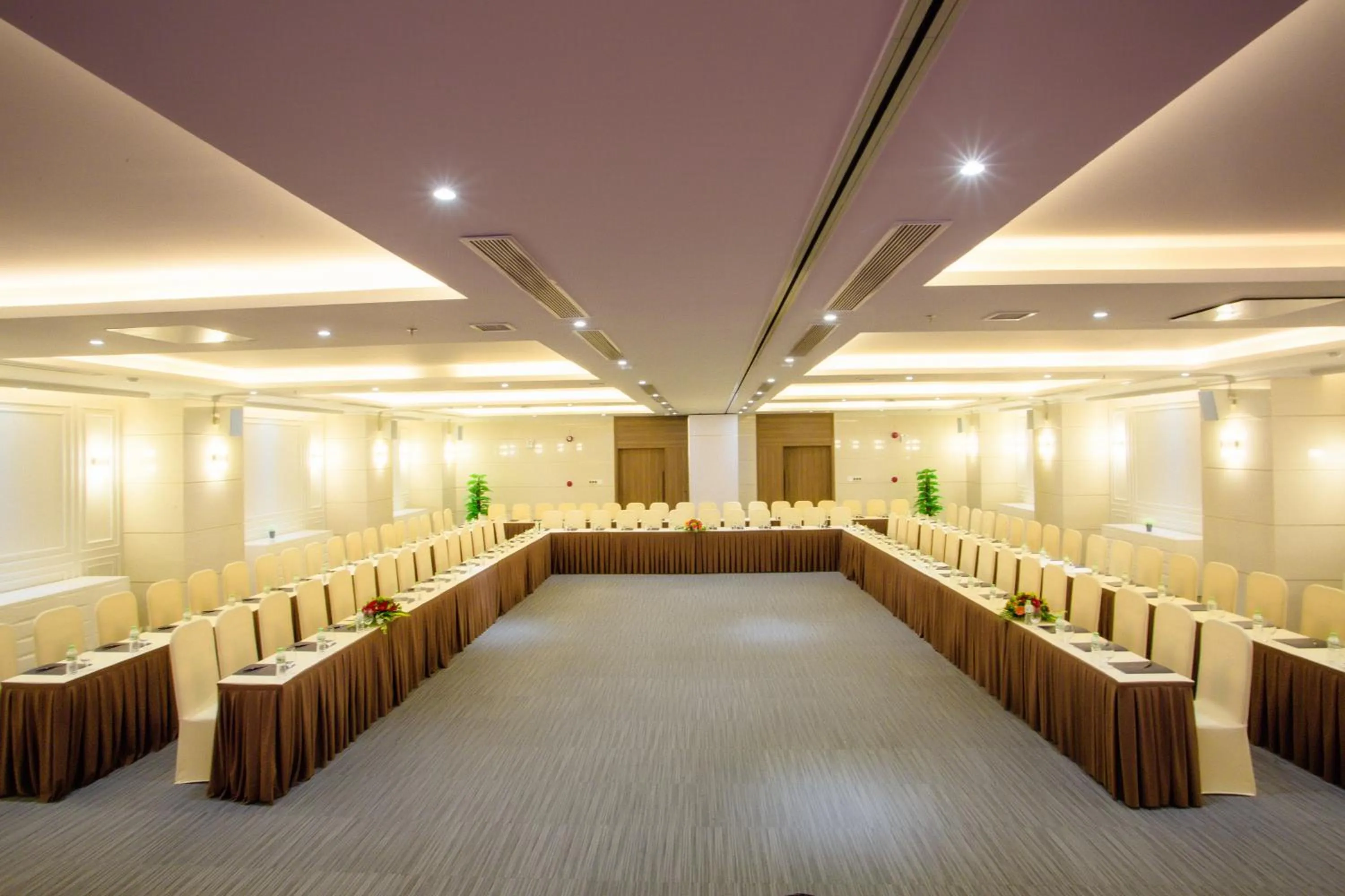 Business facilities in Glamour Hotel Da Nang