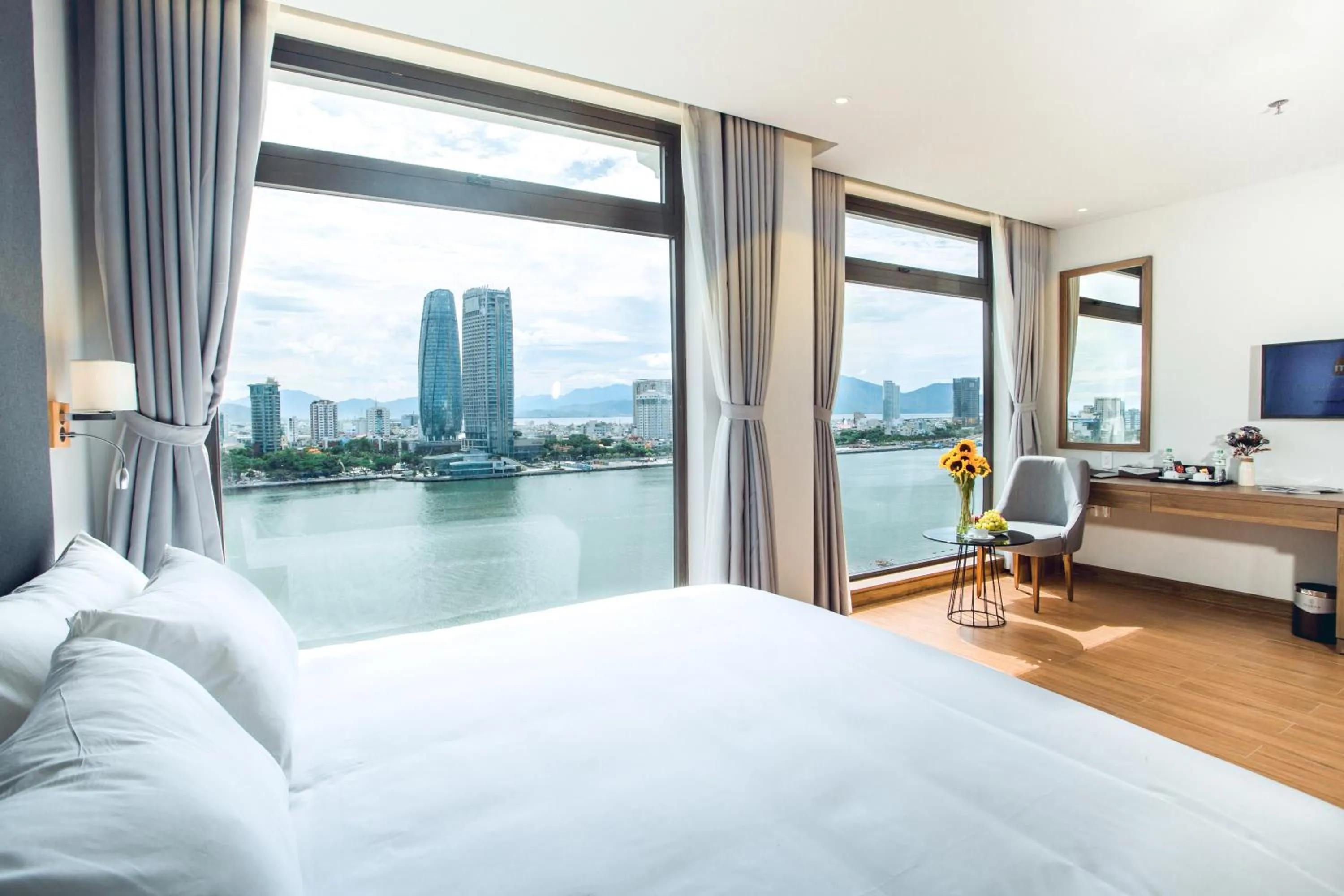 View (from property/room), Bed in Glamour Hotel Da Nang