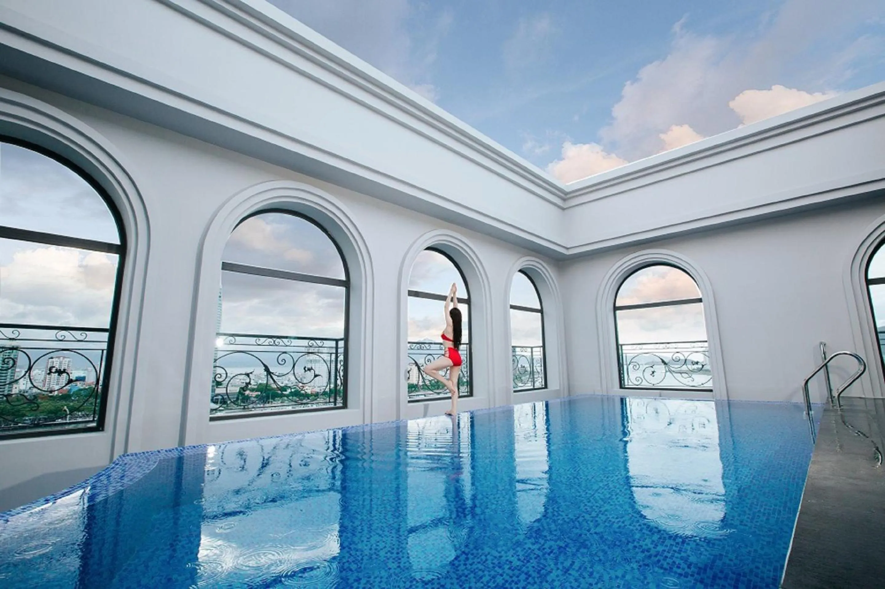 Swimming pool in Glamour Hotel Da Nang