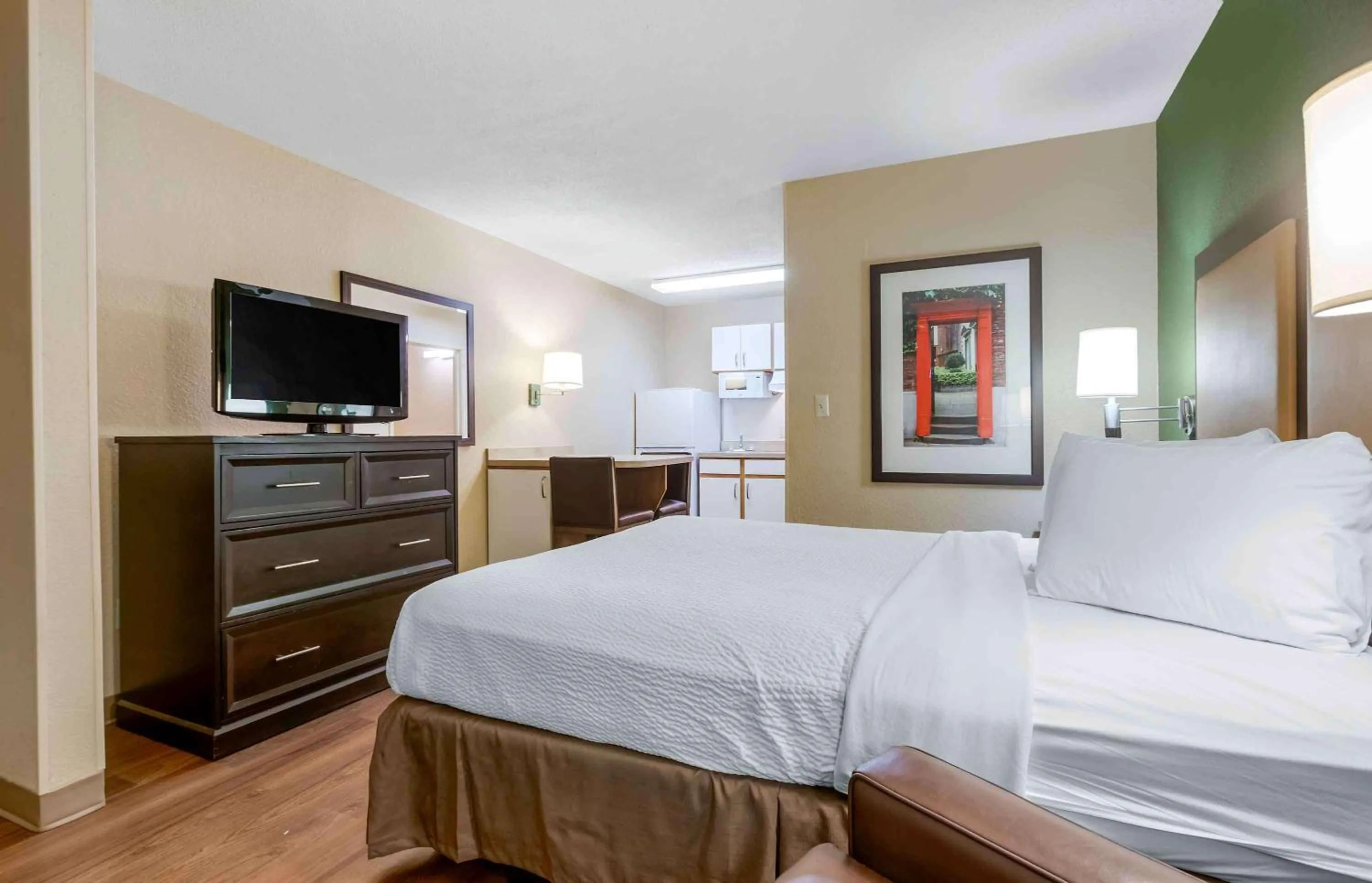 Bedroom, Bed in Extended Stay America Select Suites - Atlanta - Perimeter - Hammond Drive