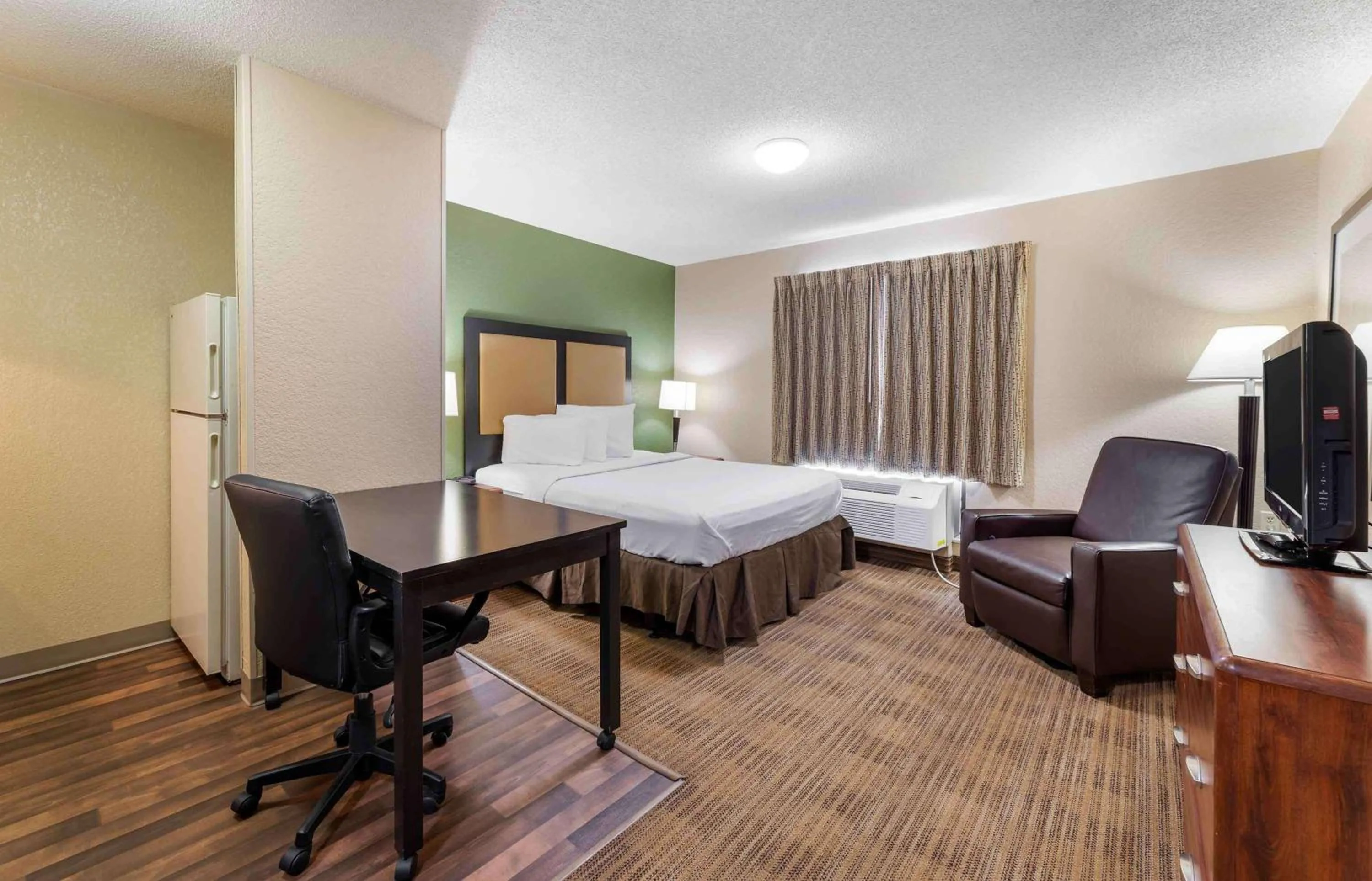 Bedroom, Bed in Extended Stay America Suites - Wichita - East