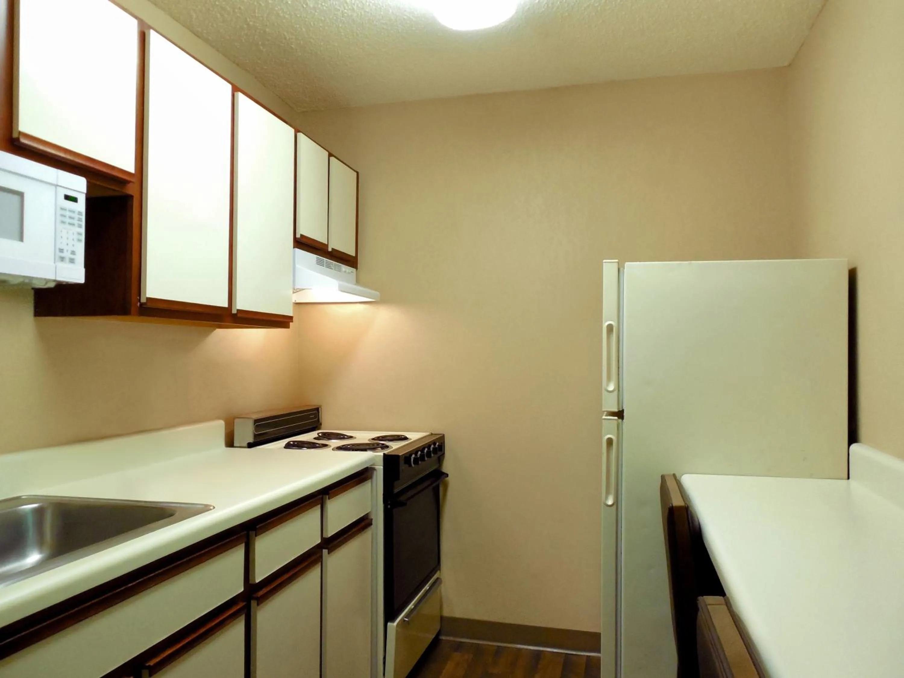Kitchen or kitchenette in Extended Stay America Suites - Charleston - Northwoods Blvd