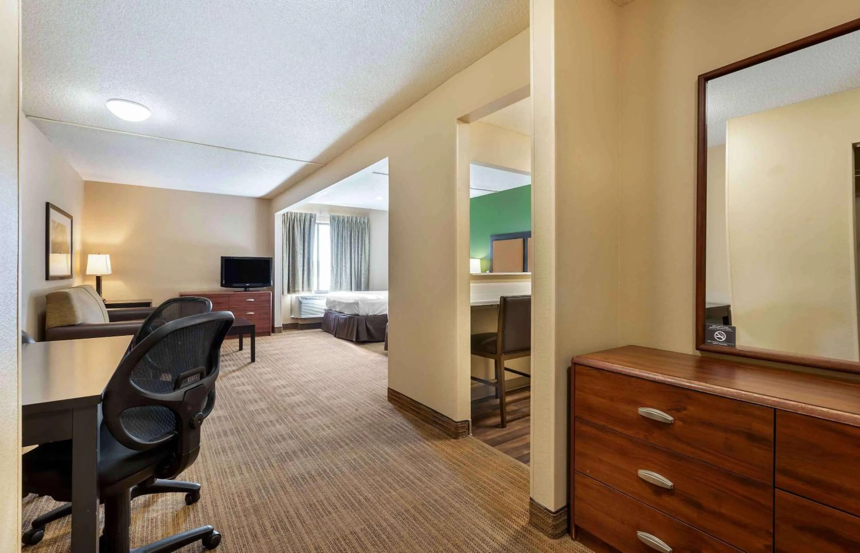 Bedroom, Bed in Extended Stay America Select Suites - Newport News - I-64 - Jefferson Avenue