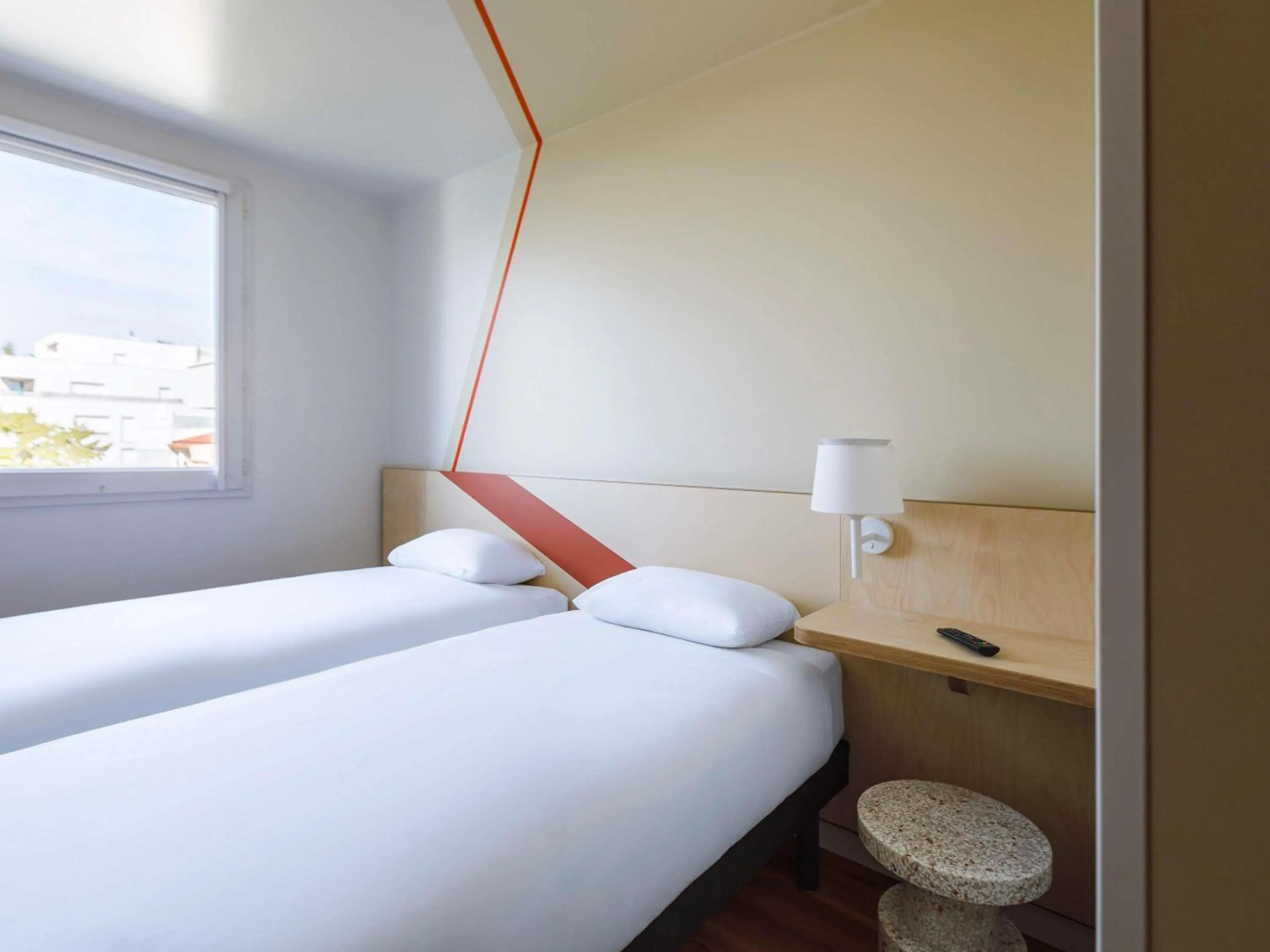 Bedroom, Bed in ibis budget Lyon Villeurbanne