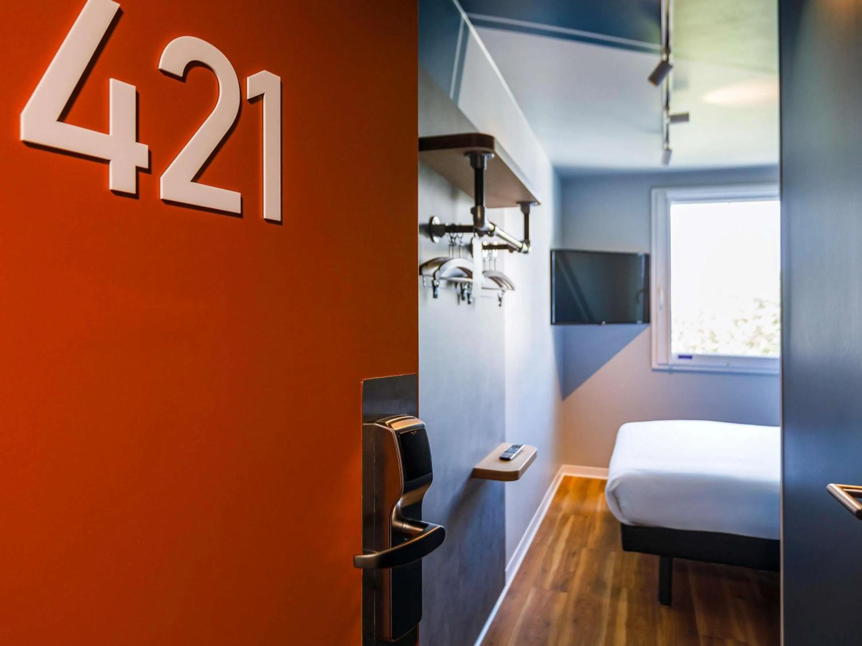 Bedroom, Bed in ibis budget Lyon Villeurbanne