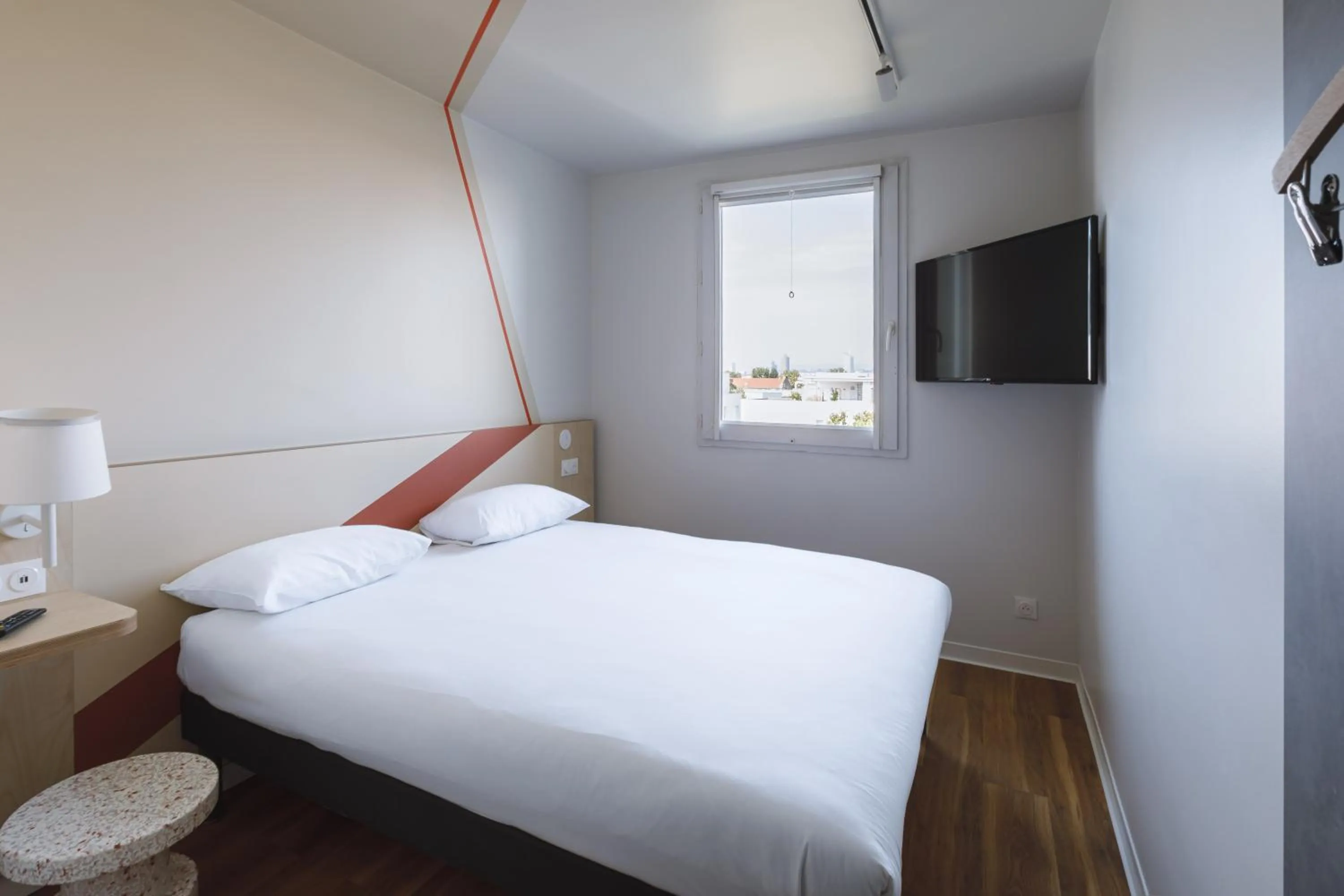 Photo of the whole room, Bed in ibis budget Lyon Villeurbanne