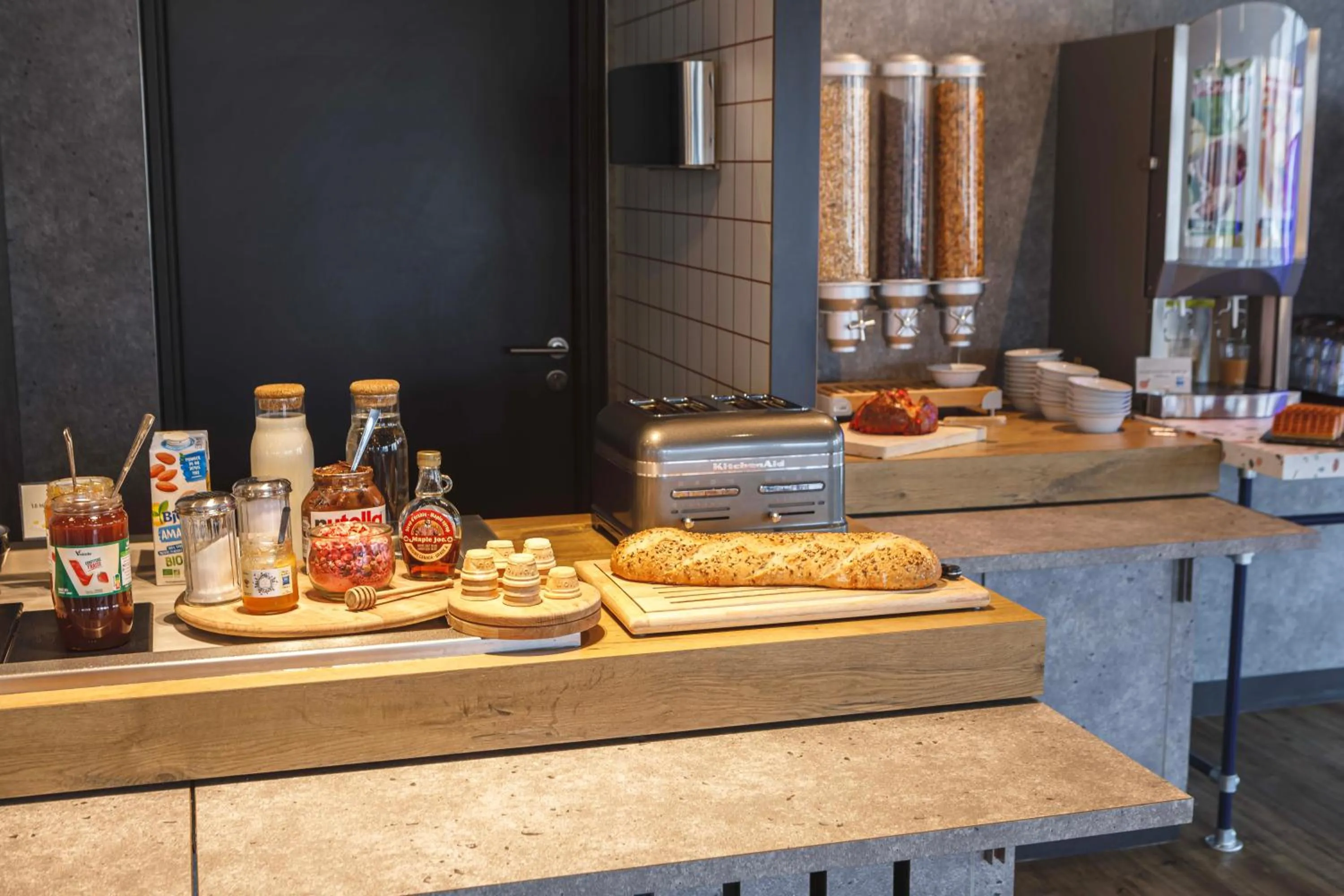 Buffet breakfast in ibis budget Lyon Villeurbanne