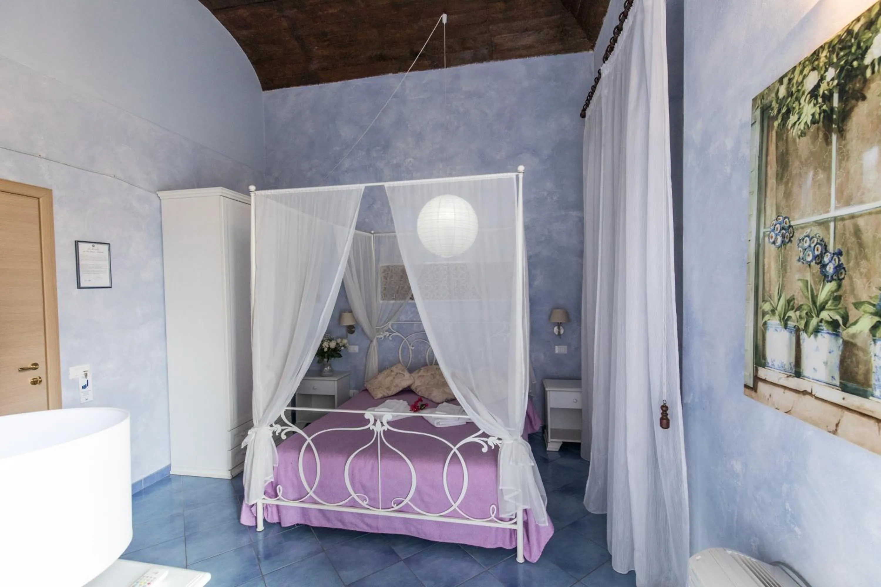 Photo of the whole room, Bed in Blu Tropea Maison