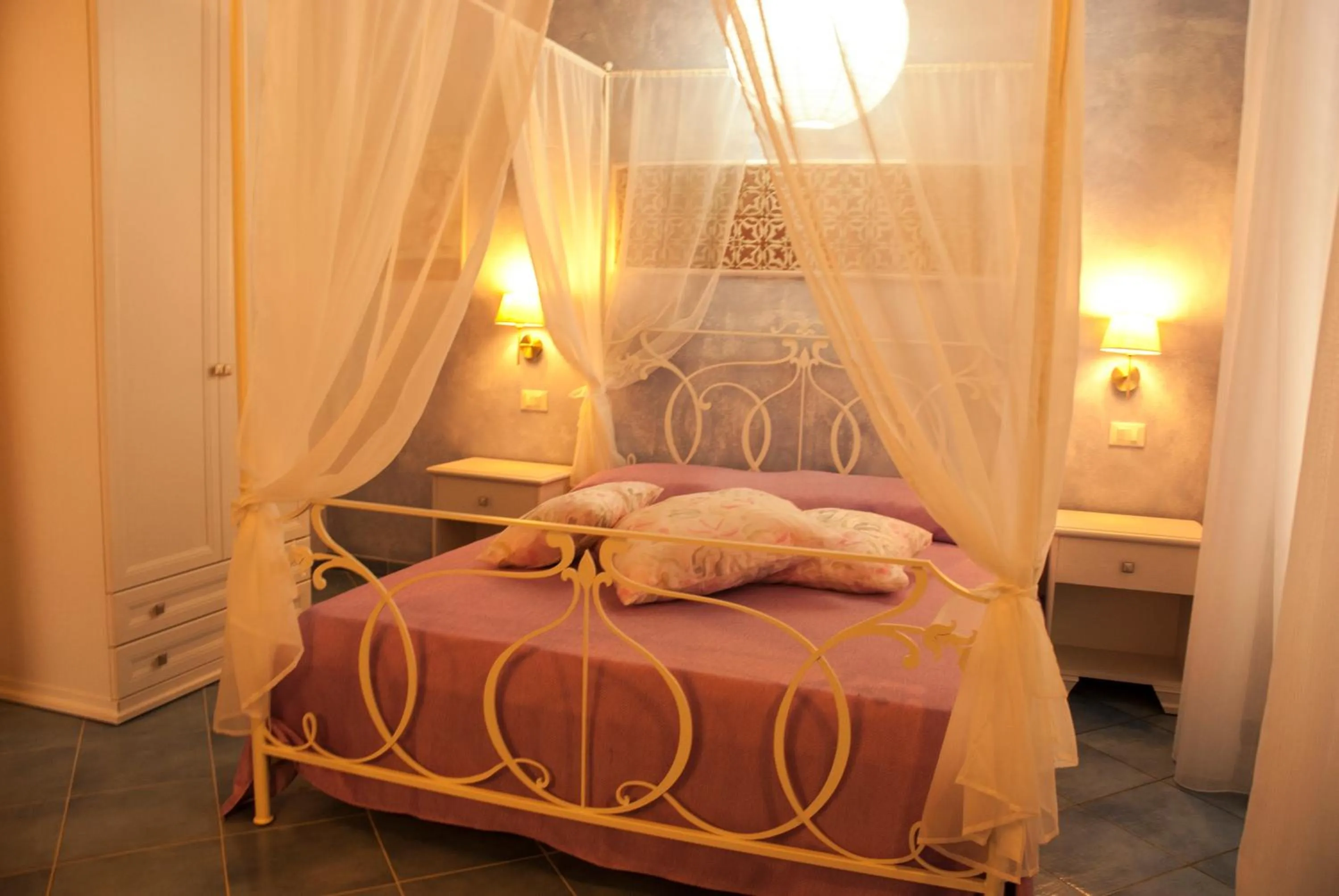 Bed in Blu Tropea Maison