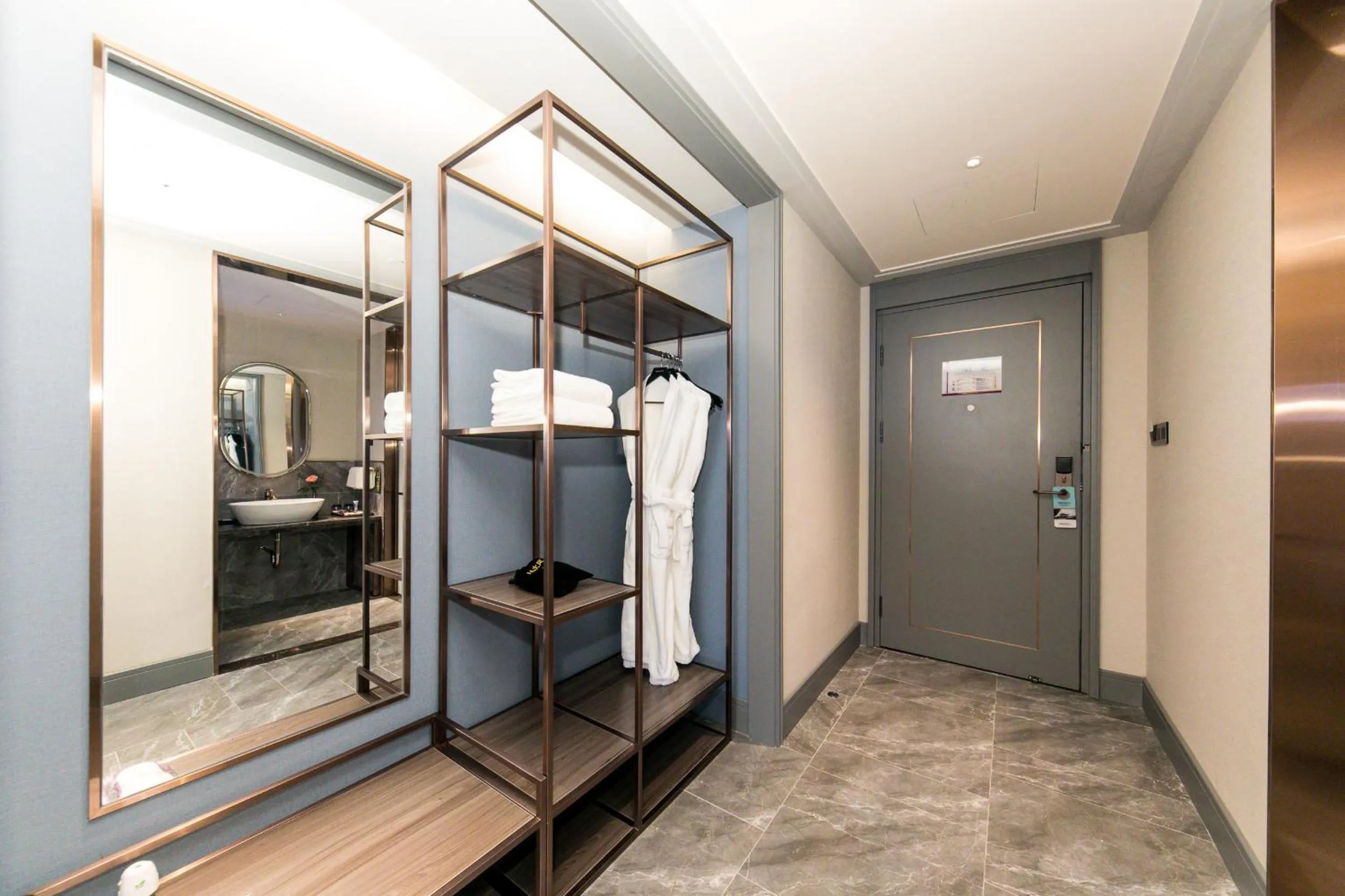 wardrobe in Mercure Xi'an Qujiang