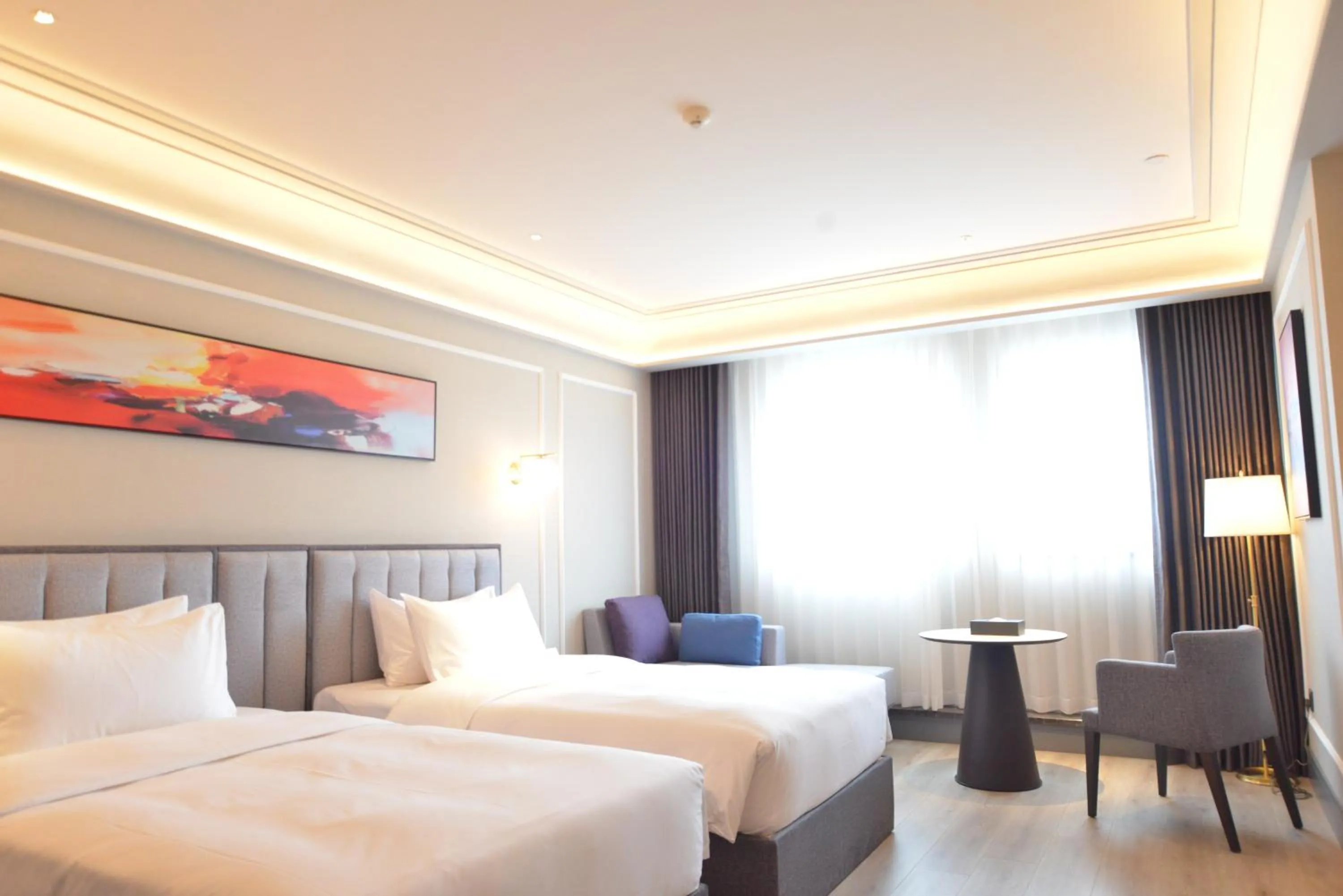 Facade/entrance, Bed in Mercure Xi'an Qujiang