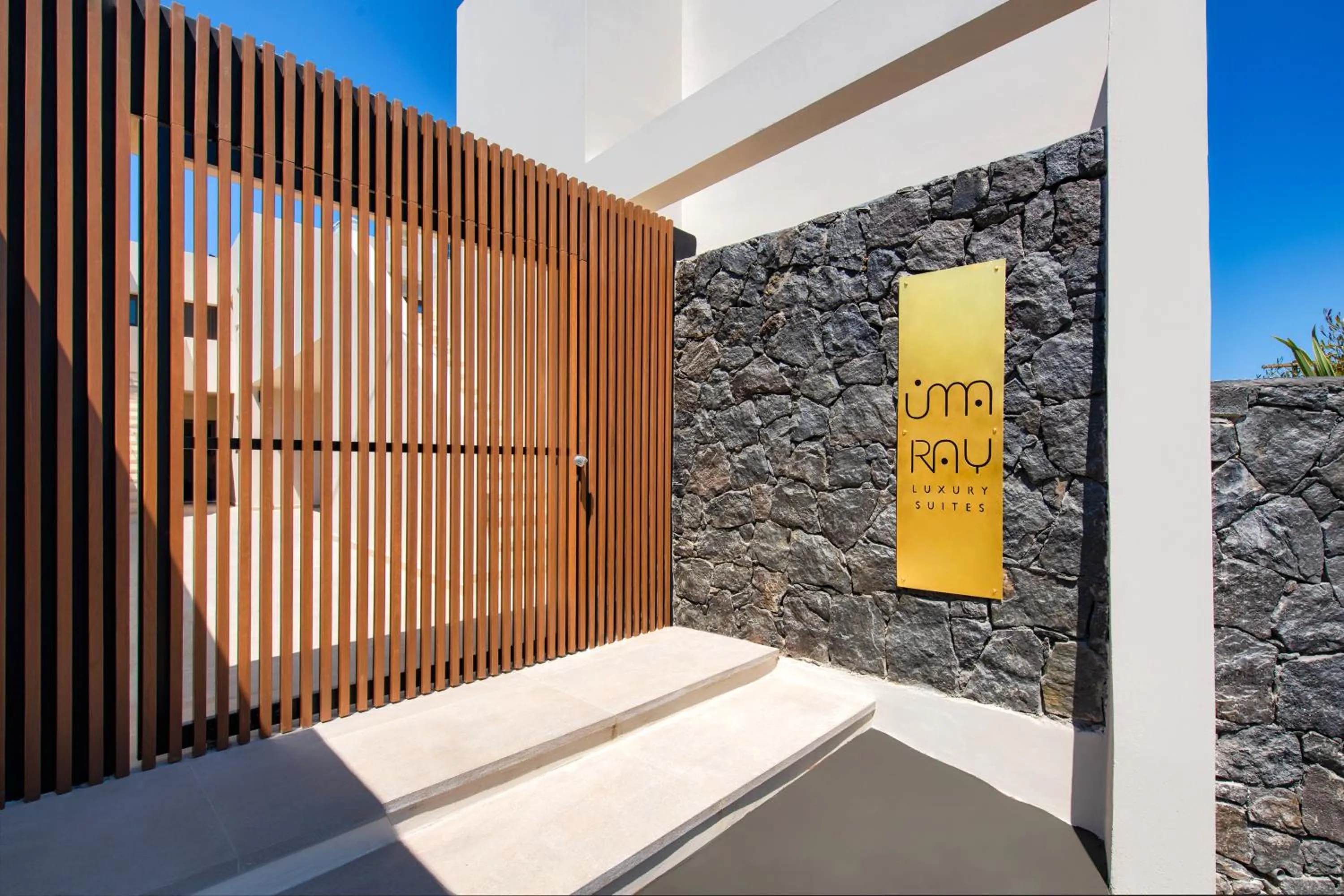 Facade/entrance in Uma Ray Suites