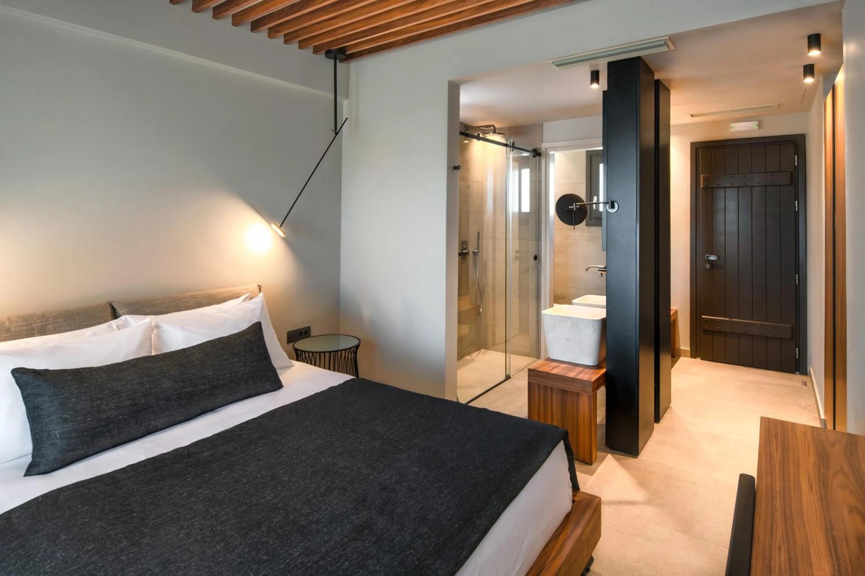 Photo of the whole room, Bed in Uma Ray Suites